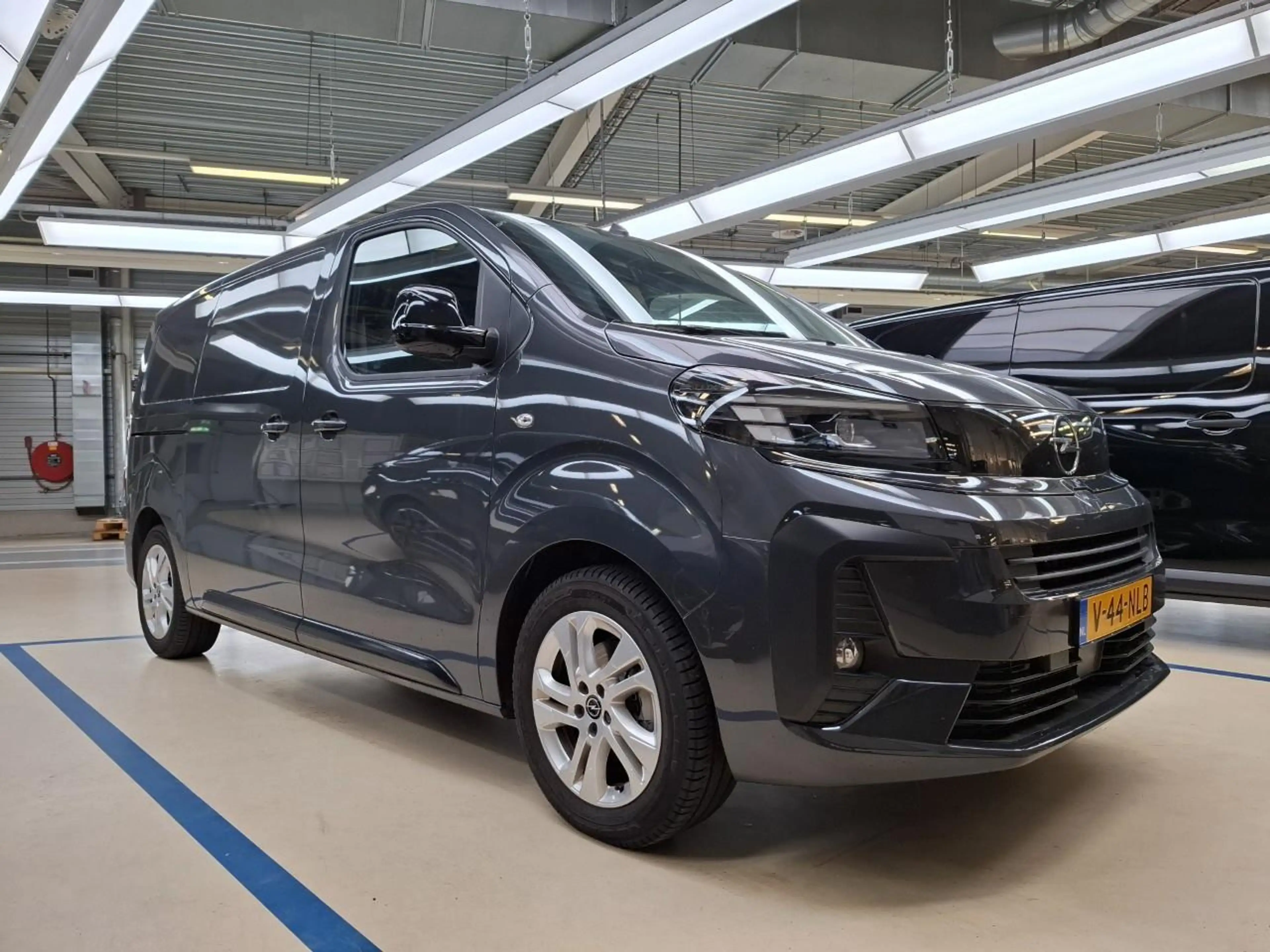 Opel Vivaro-e Electric L2 75 kWh | 11 kW boordlader | Comfort Pa — photo 11