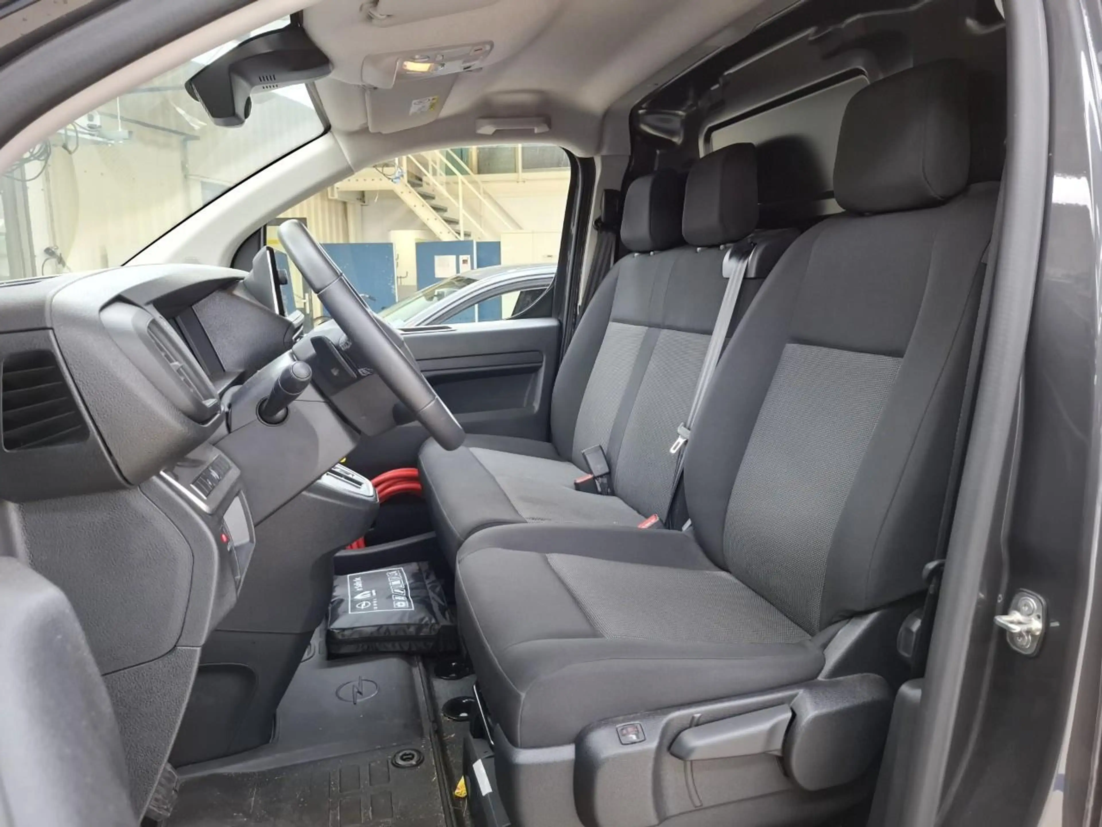 Opel Vivaro-e Electric L2 75 kWh | 11 kW boordlader | Comfort Pa — photo 5