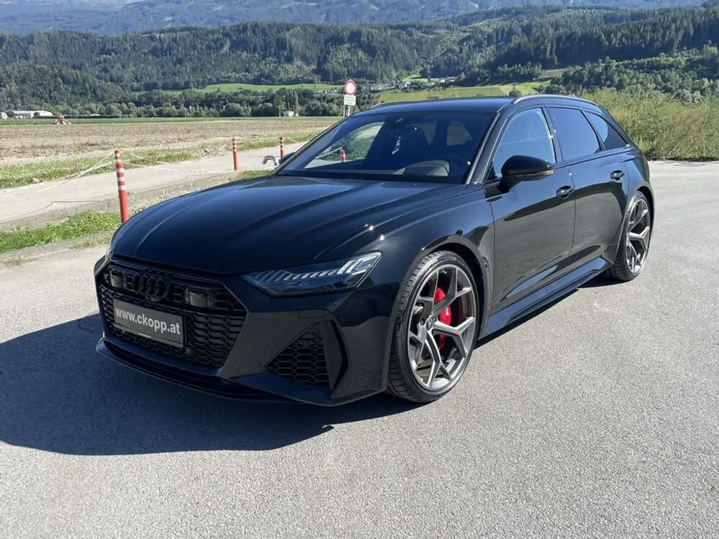 Audi RS6 4.0 TFSI quattro performance Schwarz - 2