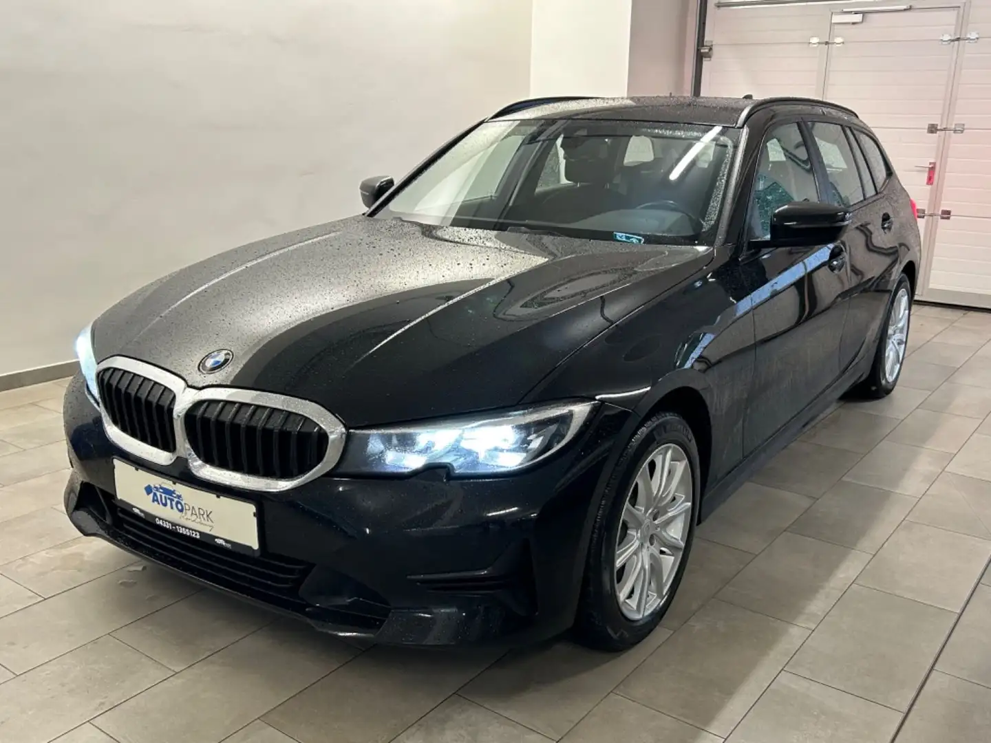 BMW 318 d Touring *Navi *Automatik *LED * Schwarz - 1