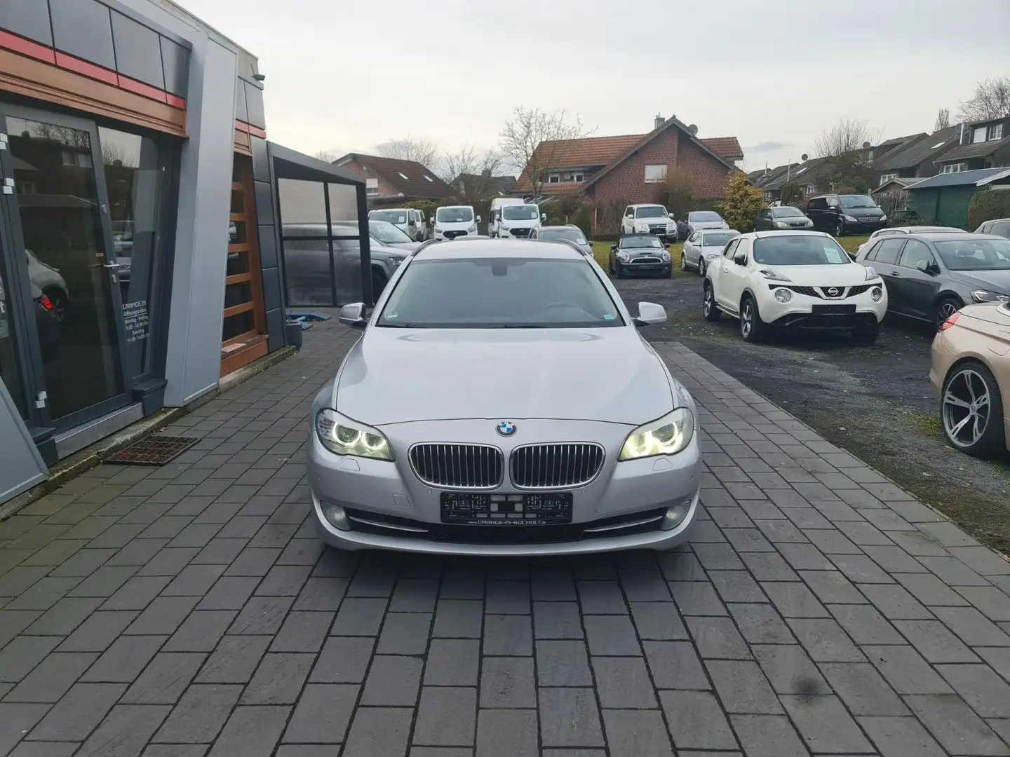 BMW 520 d Touring AUT./Bi-Xenon/Navi Prof/SHZ/ Leder Silber - 2