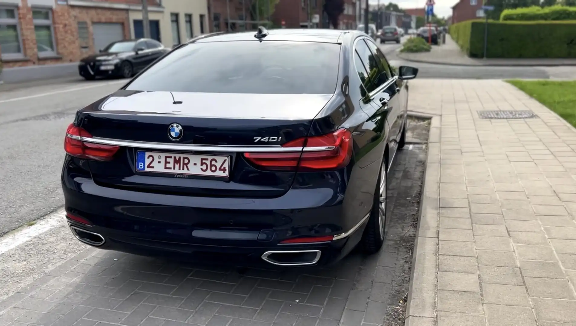 BMW 740 740i - 2