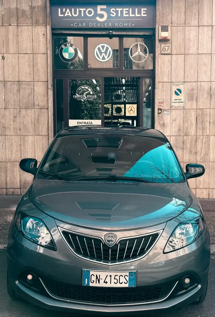 Lancia Ypsilon 1.0 firefly hybrid Gold Plus s&s 70cv Gris - 1
