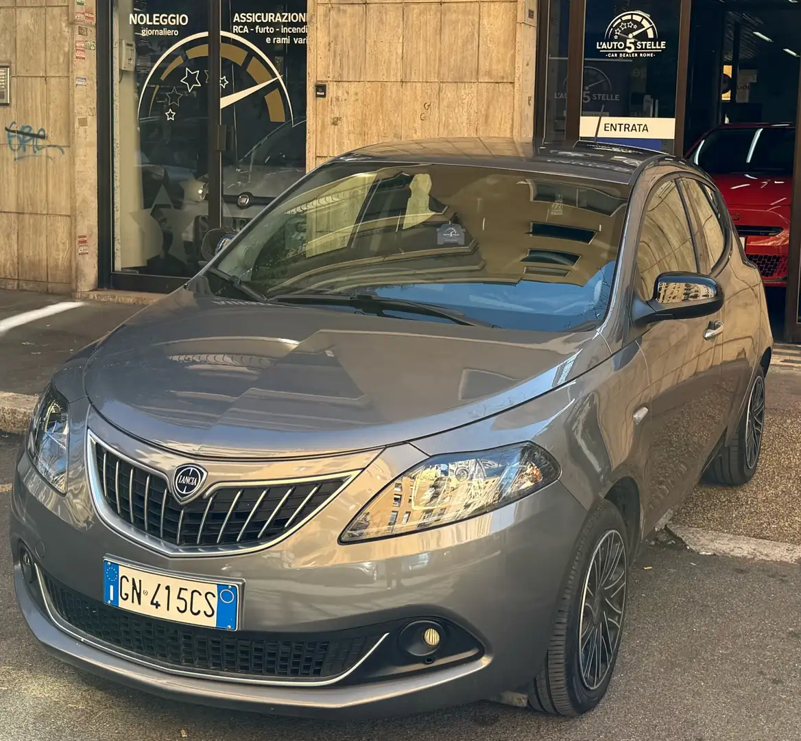 Lancia Ypsilon 1.0 firefly hybrid Gold Plus s&s 70cv Gris - 2