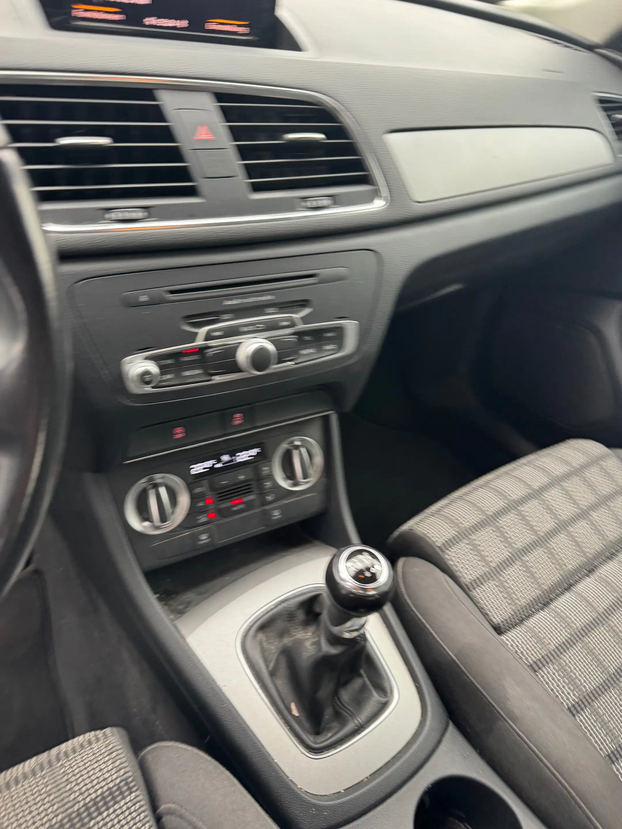 Audi Q3 2.0 TDI — photo 8