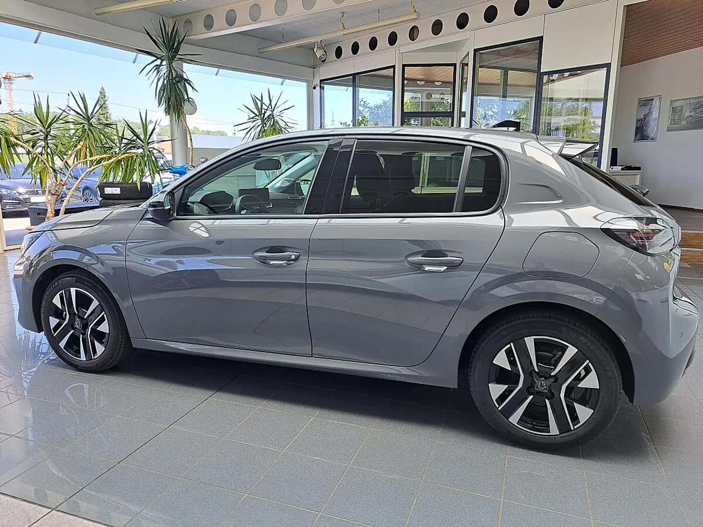Peugeot 208 PureTech 100 S&S Allure Grau - 2