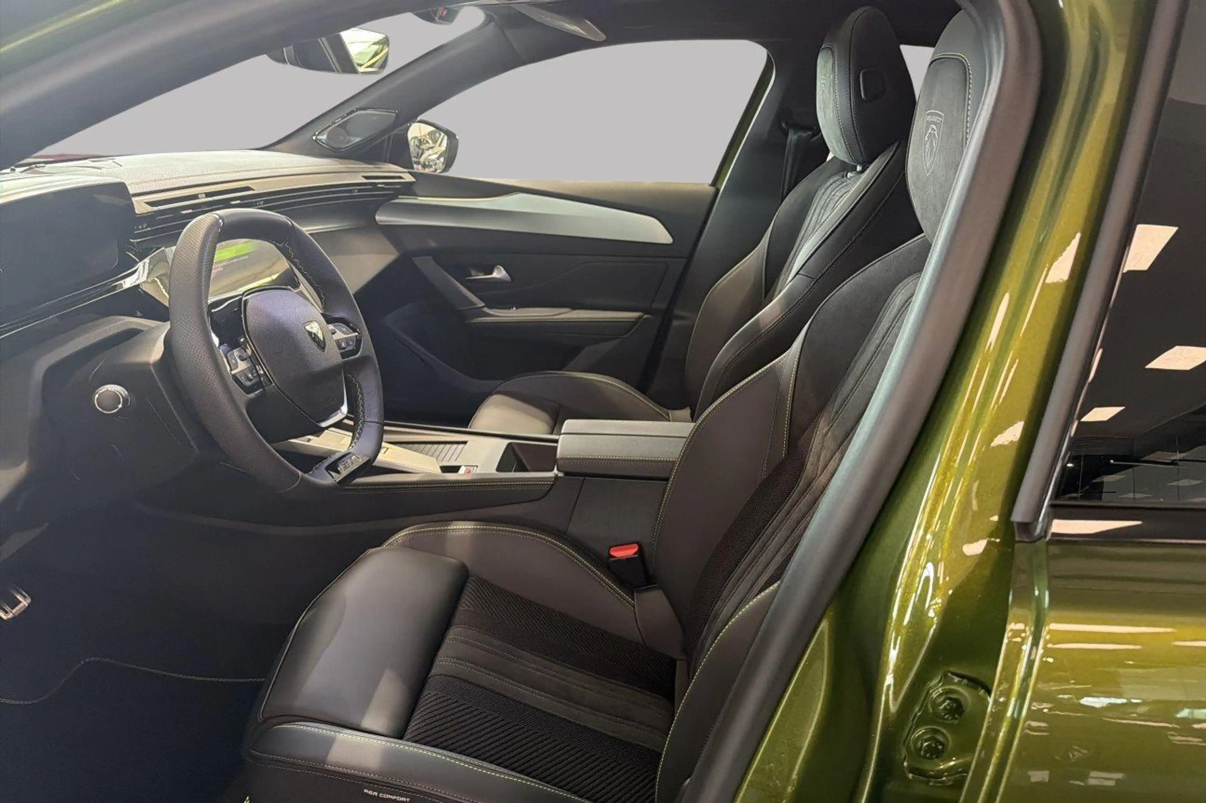 Peugeot 408 GT EXCLUSIVE — photo 10
