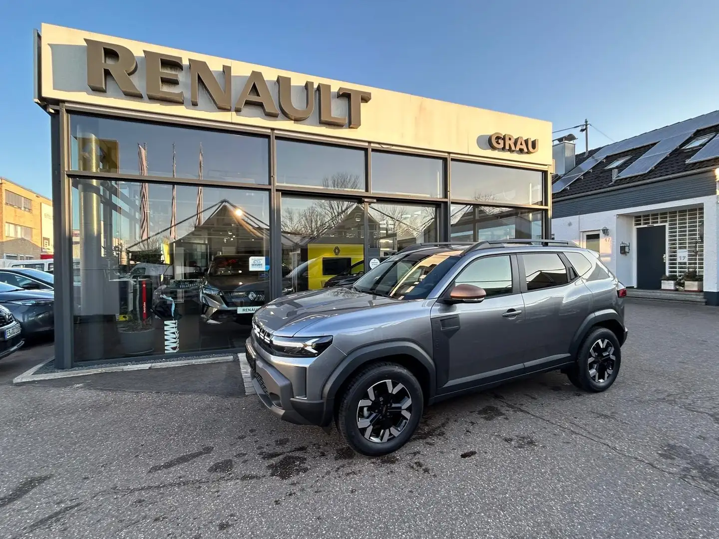 Dacia Duster TCe 130 Extreme *Tageszulassung* Grijs - 1