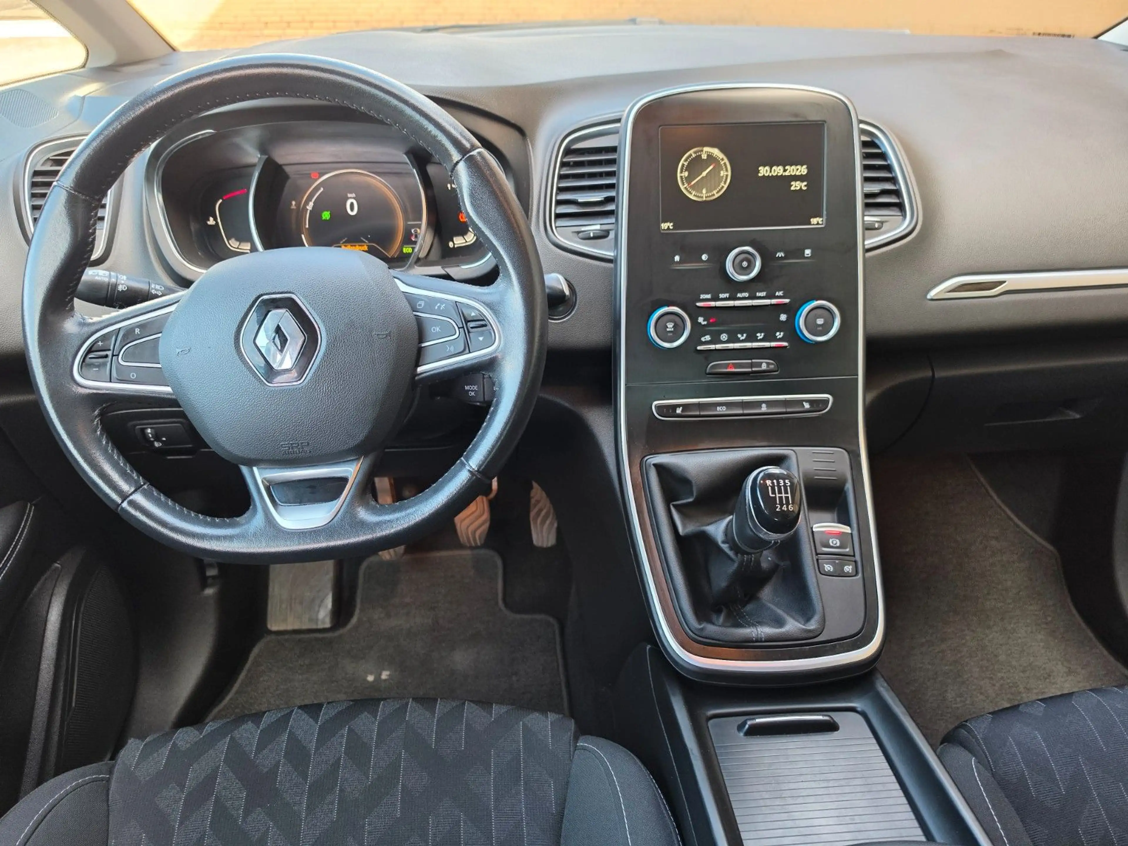 Renault Scenic IV Limited **KAMERA** — photo 6
