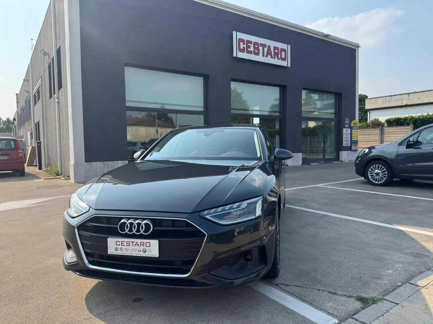 Audi A4 Avant 30 TDI/136 CV S tronic Business Grigio - 1