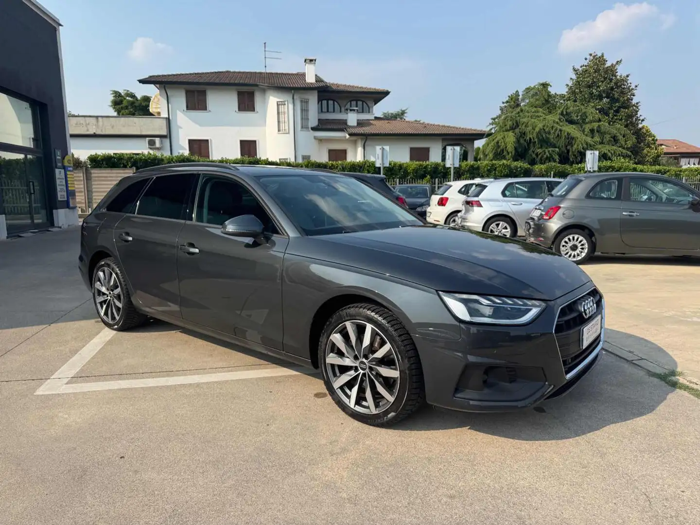 Audi A4 Avant 30 TDI/136 CV S tronic Business Grigio - 2