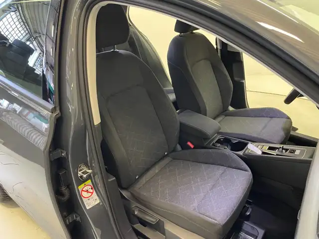 Volkswagen Golf view 8