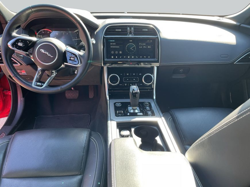 Jaguar XE D180 Aut. R-Dynamic S — photo 14