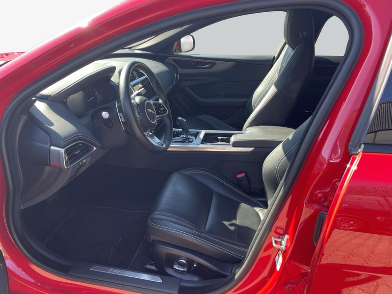 Jaguar XE D180 Aut. R-Dynamic S — photo 10