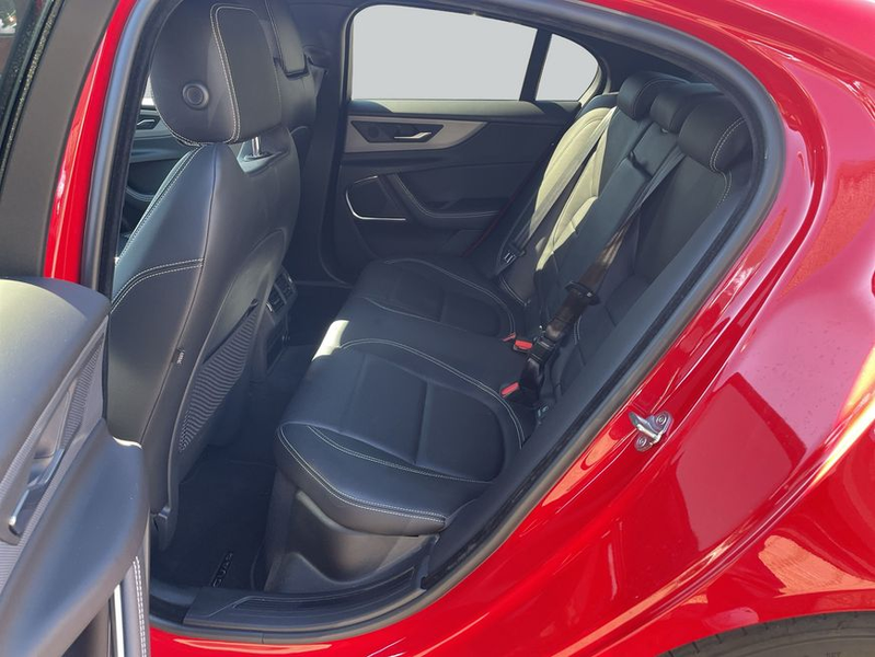 Jaguar XE D180 Aut. R-Dynamic S — photo 12