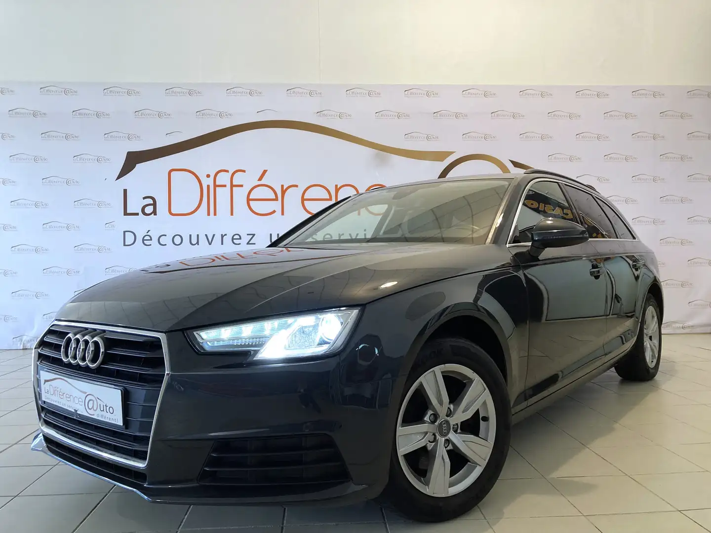 Audi A4 Avant 2.0 TDI 150 Business Line Grijs - 1