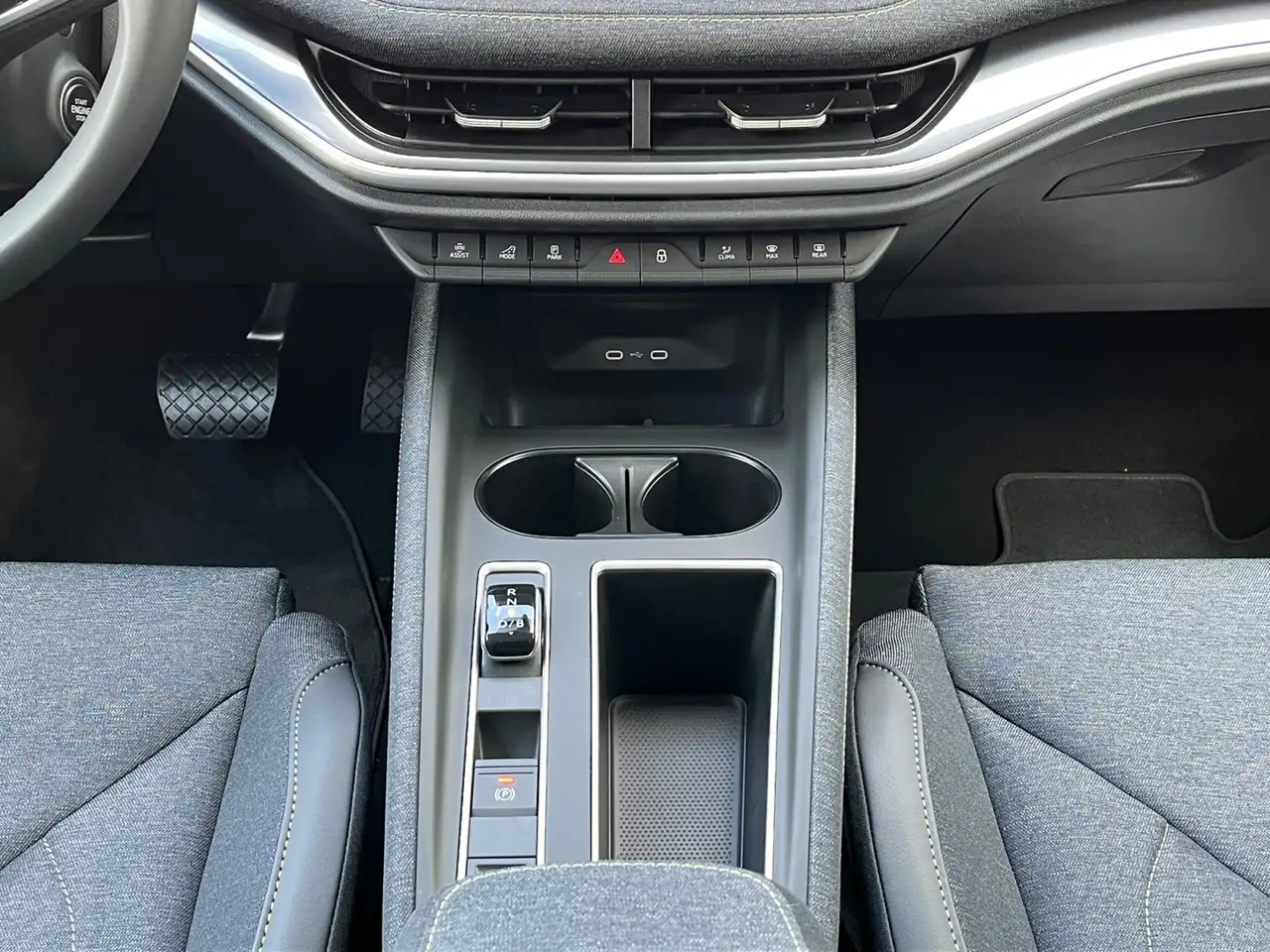 Skoda Elroq 60 Loft 63kWh Wärmepumpe Rückfahrkamera, миниатюра 9