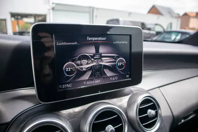Mercedes-Benz C view 15