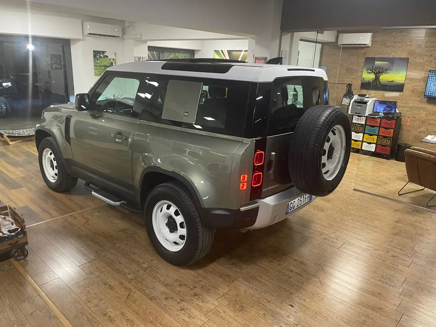 Land Rover Defender Defender 90 3.0d+TETTO-HSE awd 200cv auto Groen - 1