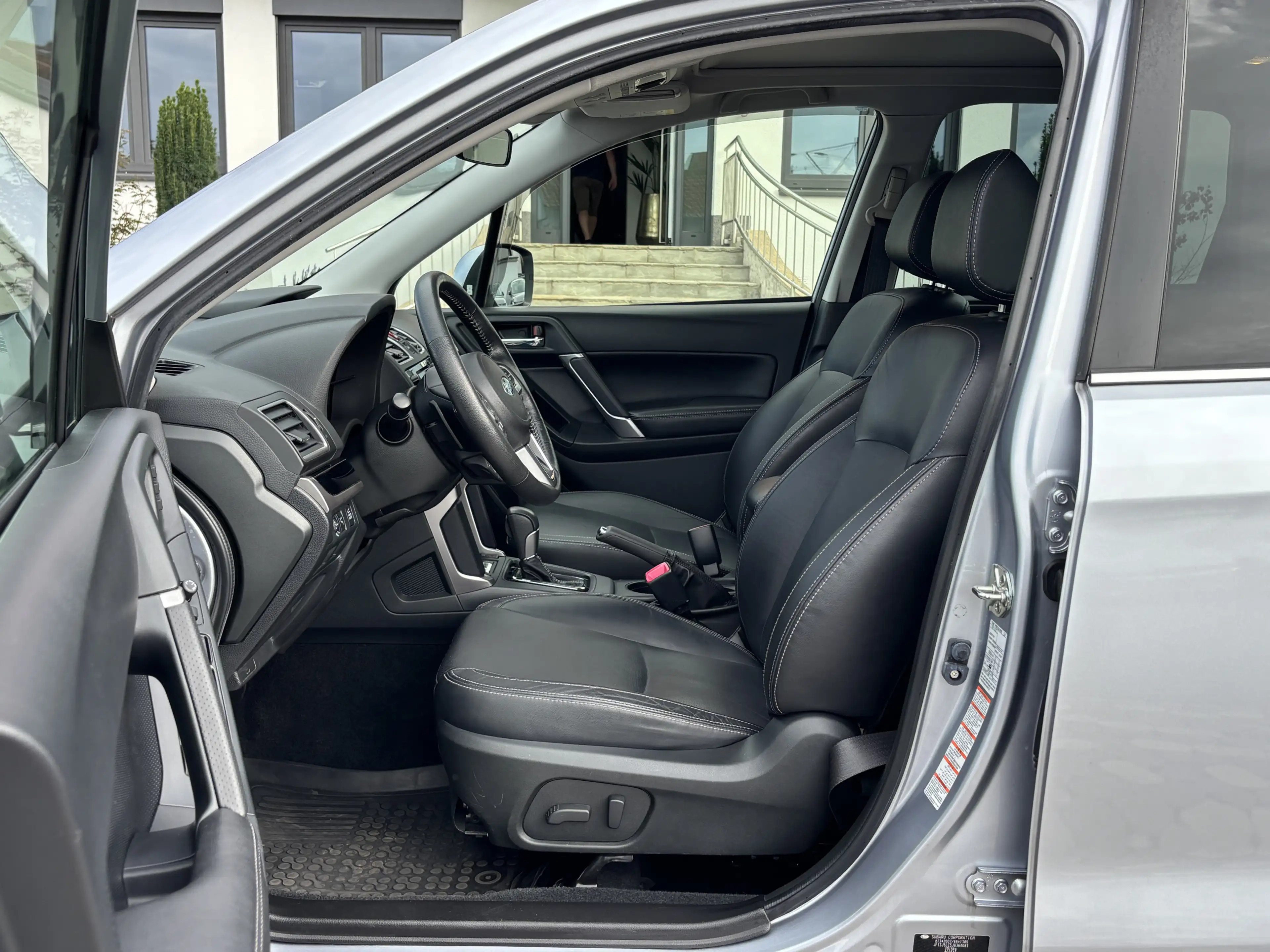 Subaru Forester Platinum LED ACC NAV PANO MEM 4xSHZ AHK — photo 13