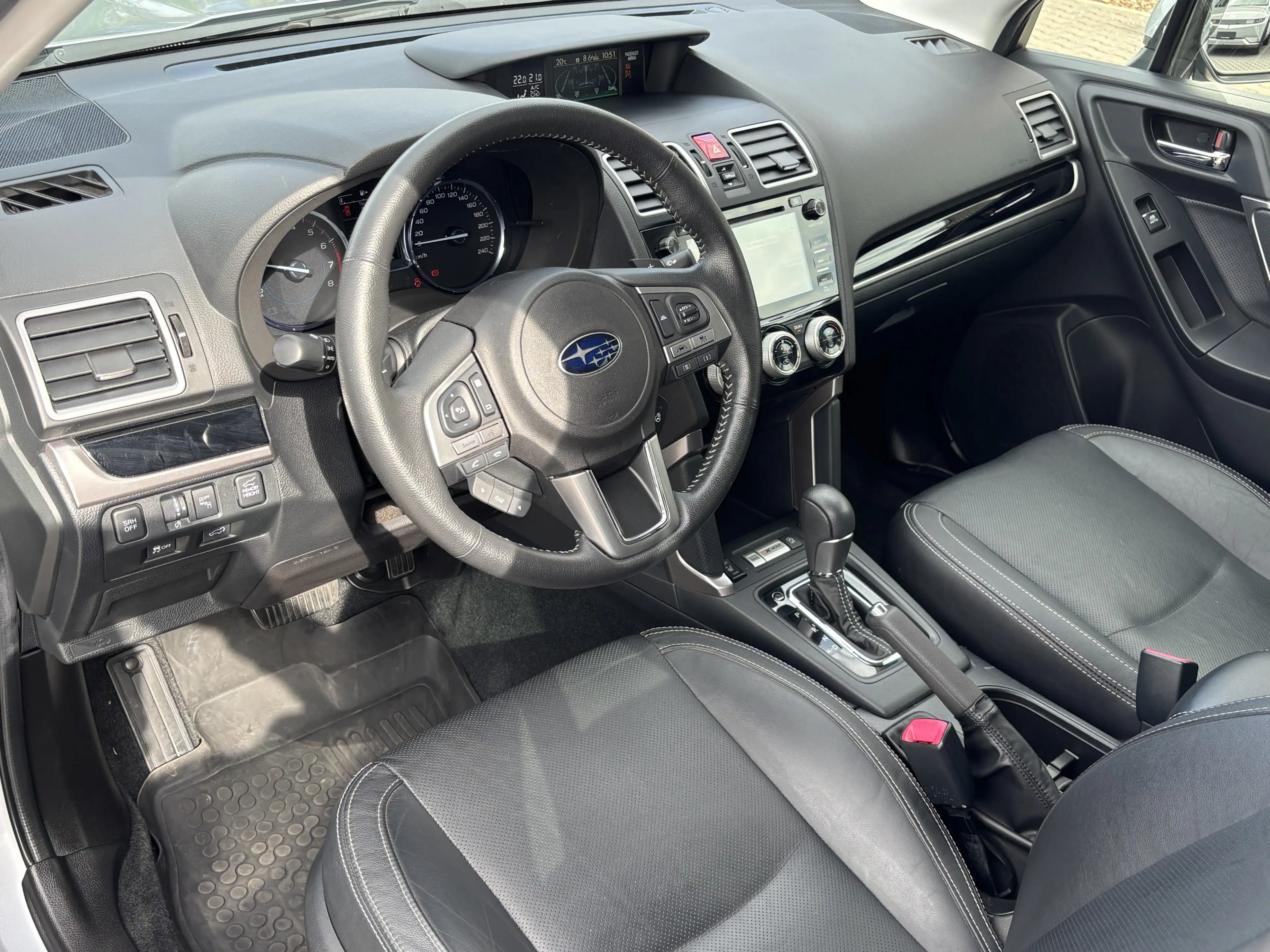 Subaru Forester Platinum LED ACC NAV PANO MEM 4xSHZ AHK — photo 14