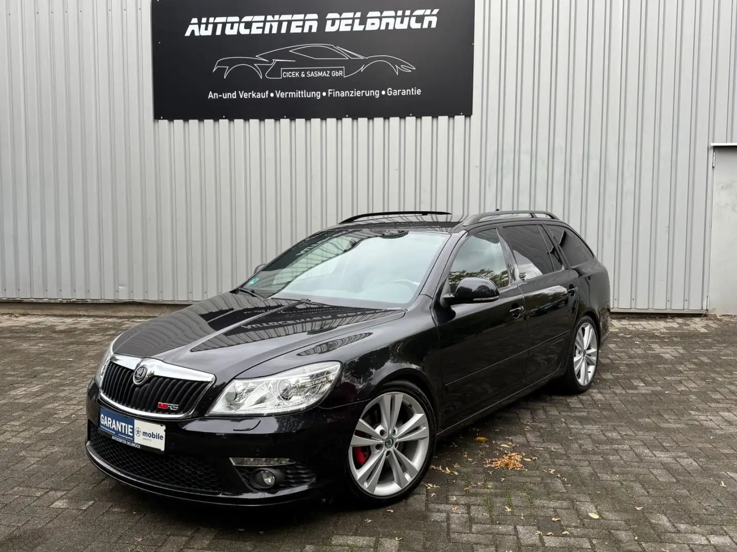 Skoda Octavia Combi RS *DSG*AHK*Xenon* Schwarz - 1