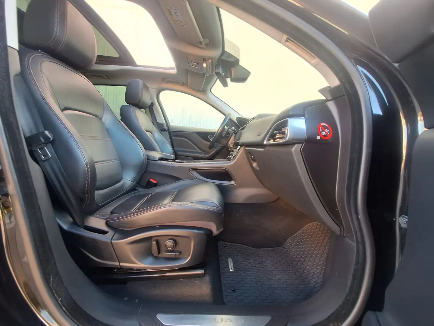 Jaguar F-Pace 2.0 D Prestige/TOIT PANORAMIQUE / TVA RÉCUPÉRABL - 2