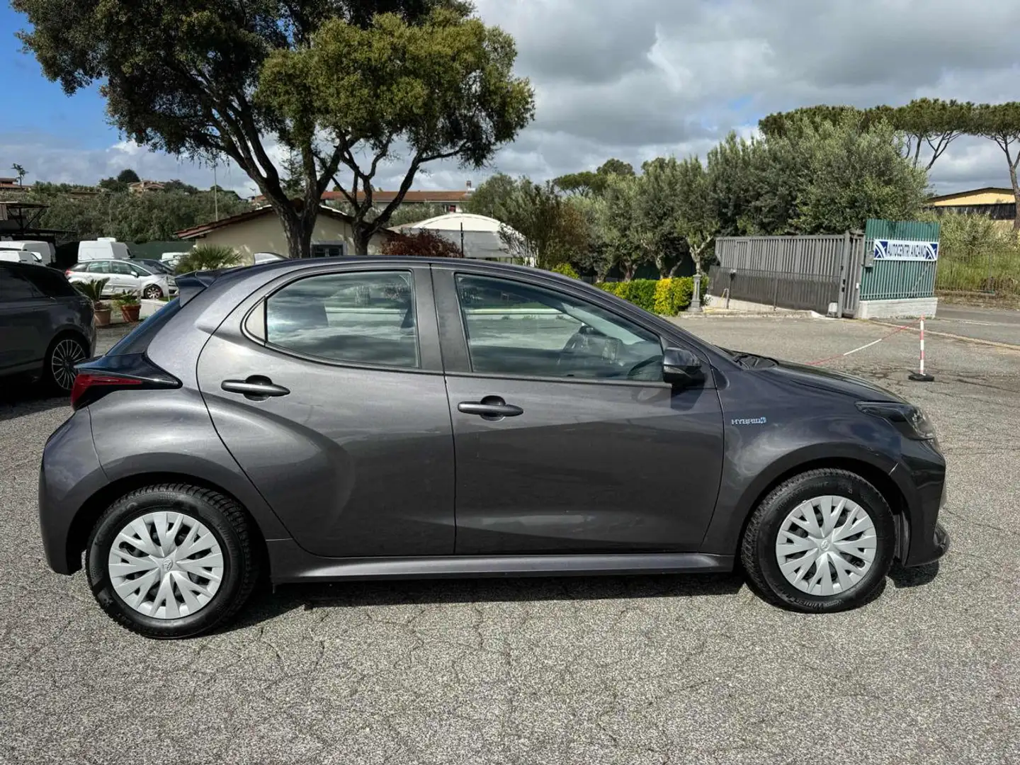 Toyota Yaris 1.5 Hybrid 5 porte  !!PREZZO REALE SENZA VINCOLI!! Grau - 2