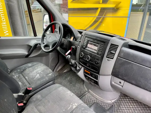 Mercedes-Benz Sprinter view 15