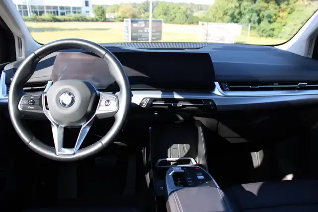 BMW 2 Series view 10