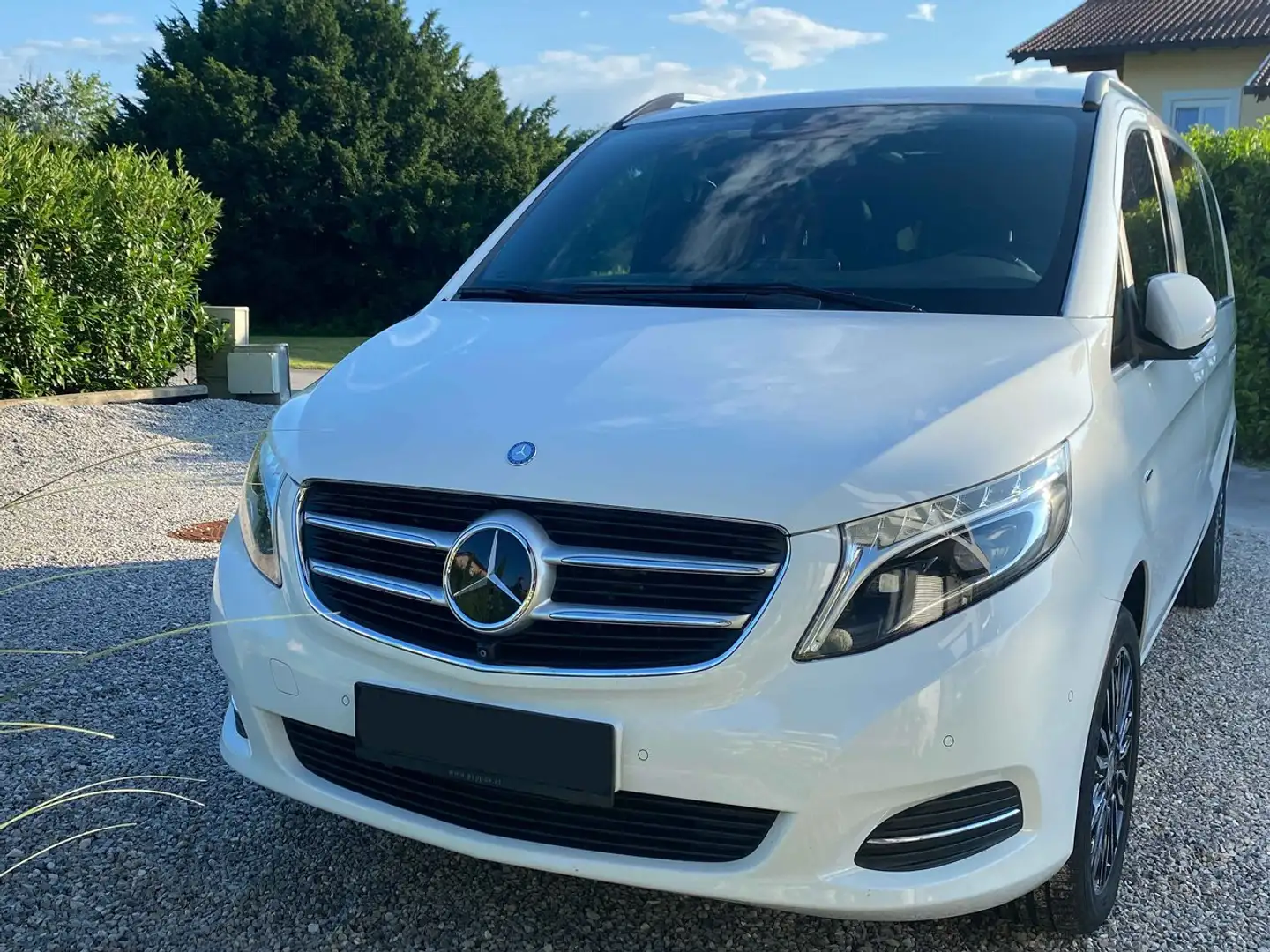 Mercedes-Benz V 220 d 4 MATIC V-Klasse lang Avantgarde Automatik Weiß - 1