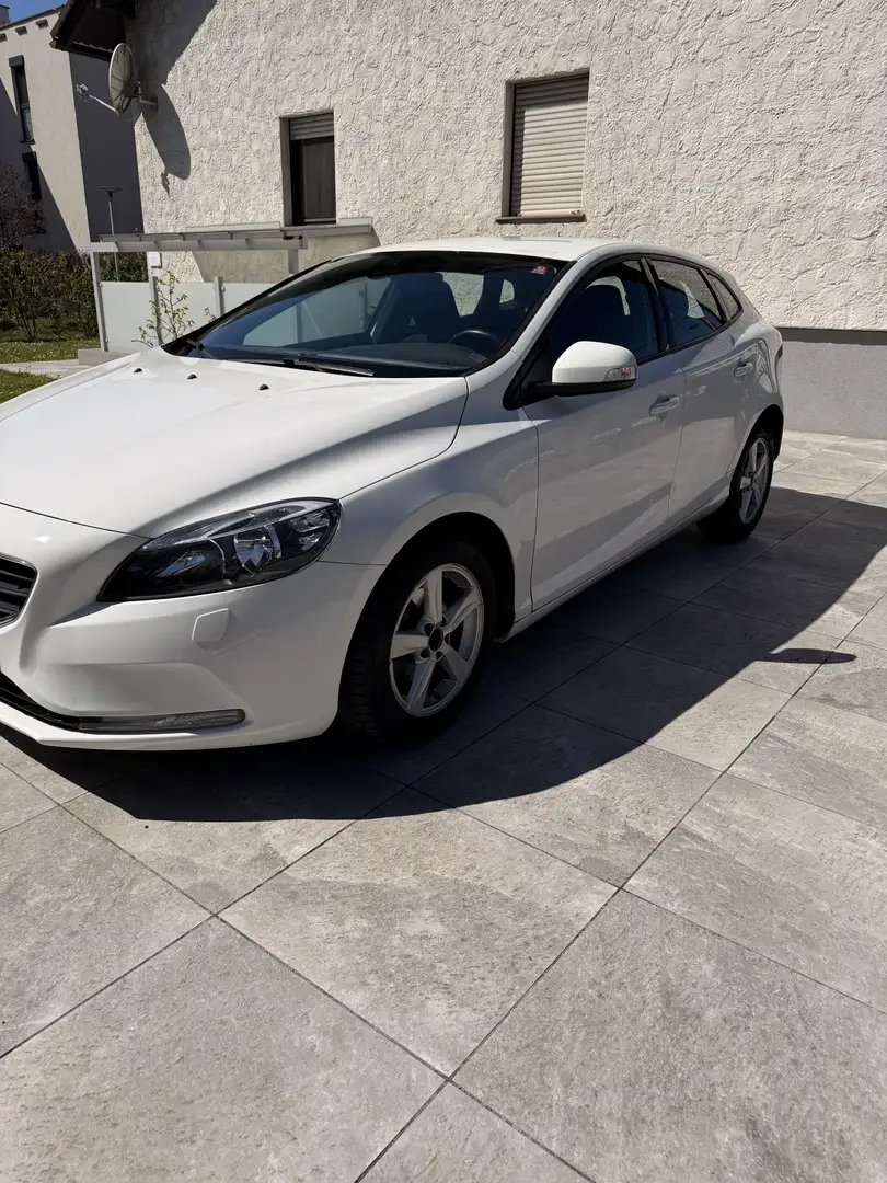 Volvo V40 Sparsamer Diesel, gepflegt - 2