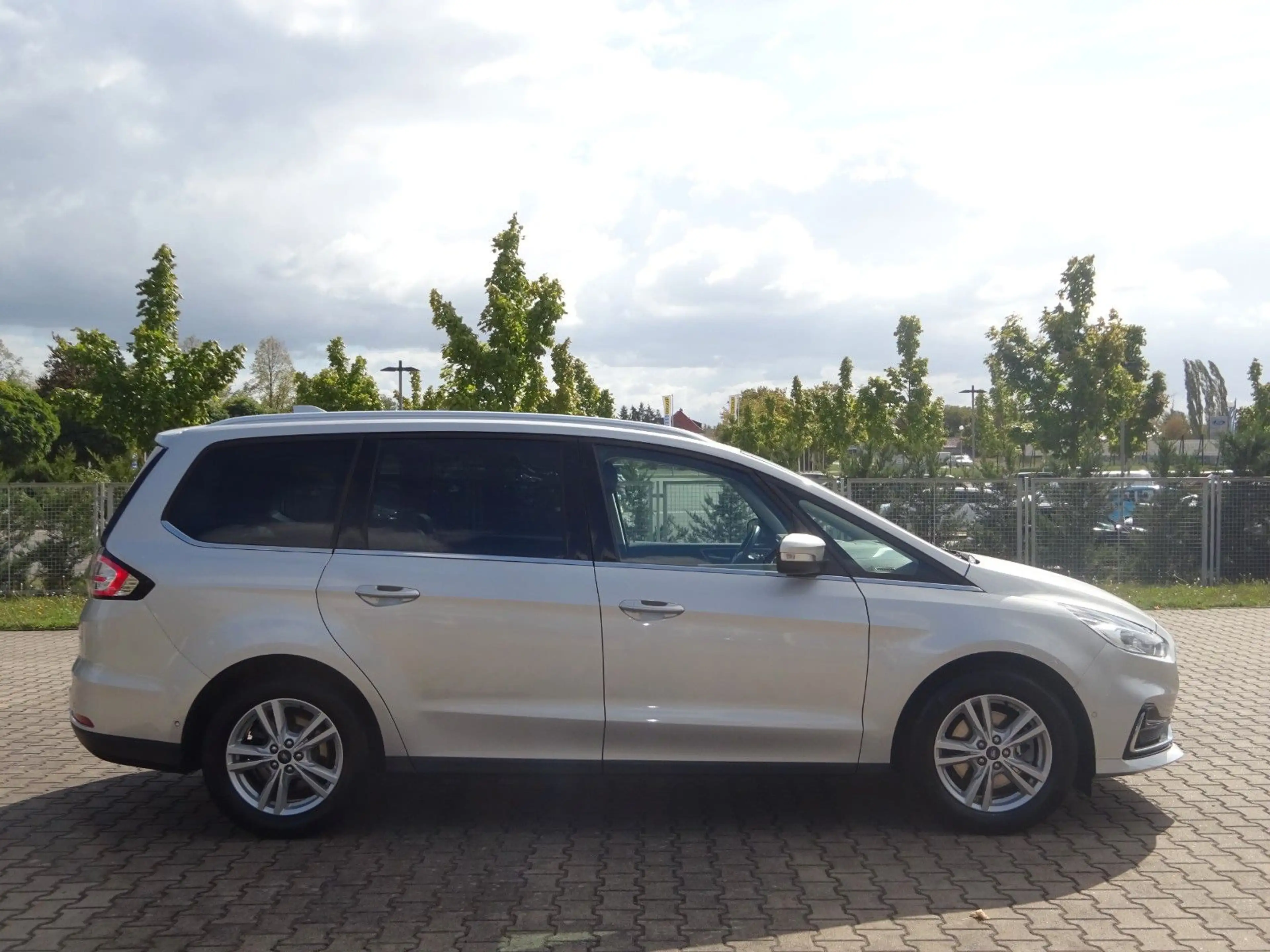 Ford Galaxy 190PS Autm. Titanium Leder Navi AHK ACC — photo 12