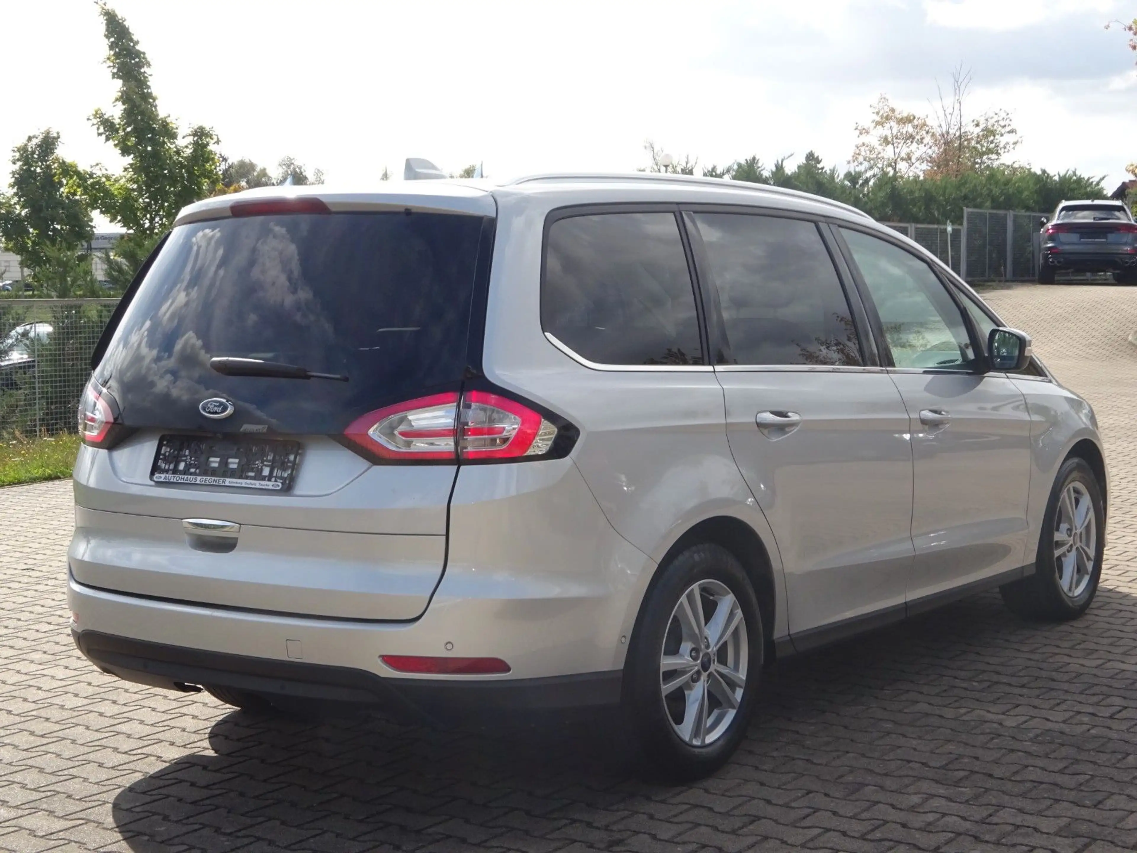 Ford Galaxy 190PS Autm. Titanium Leder Navi AHK ACC — photo 11