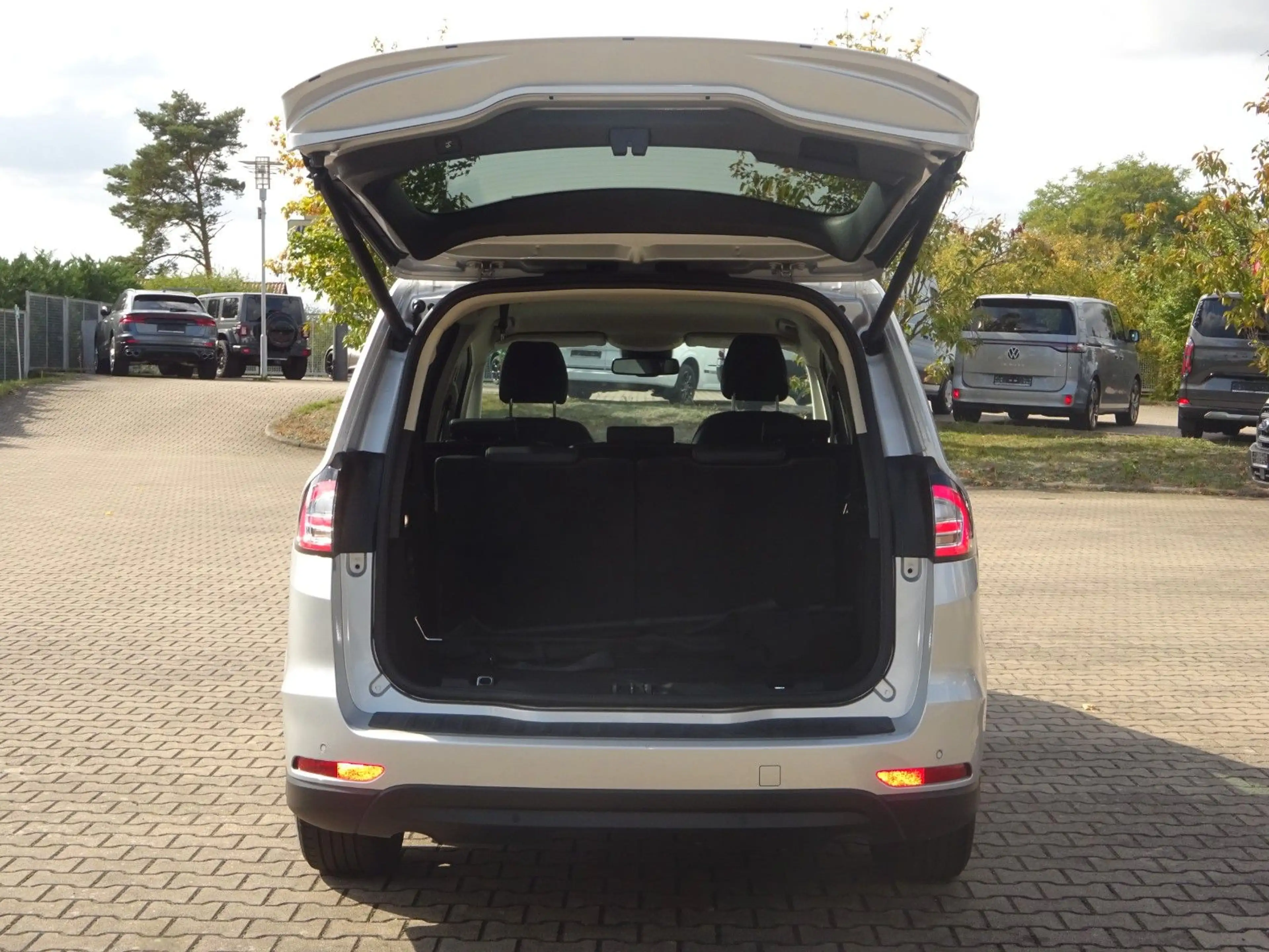 Ford Galaxy 190PS Autm. Titanium Leder Navi AHK ACC — photo 5