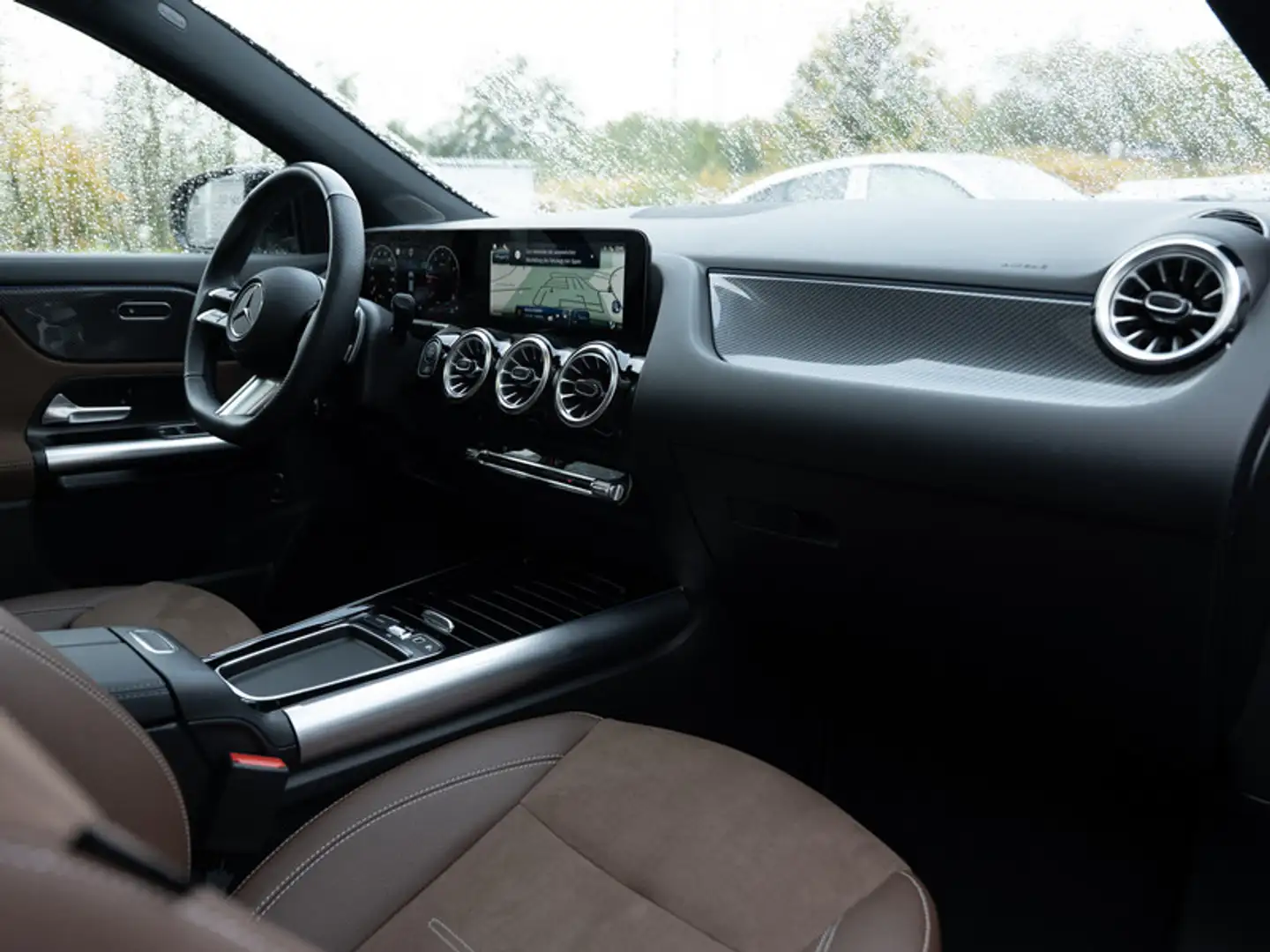 Mercedes-Benz GLA 200 AMG-Sport+Pano+Distr+MLB+Night+Ambiente Grau - 2