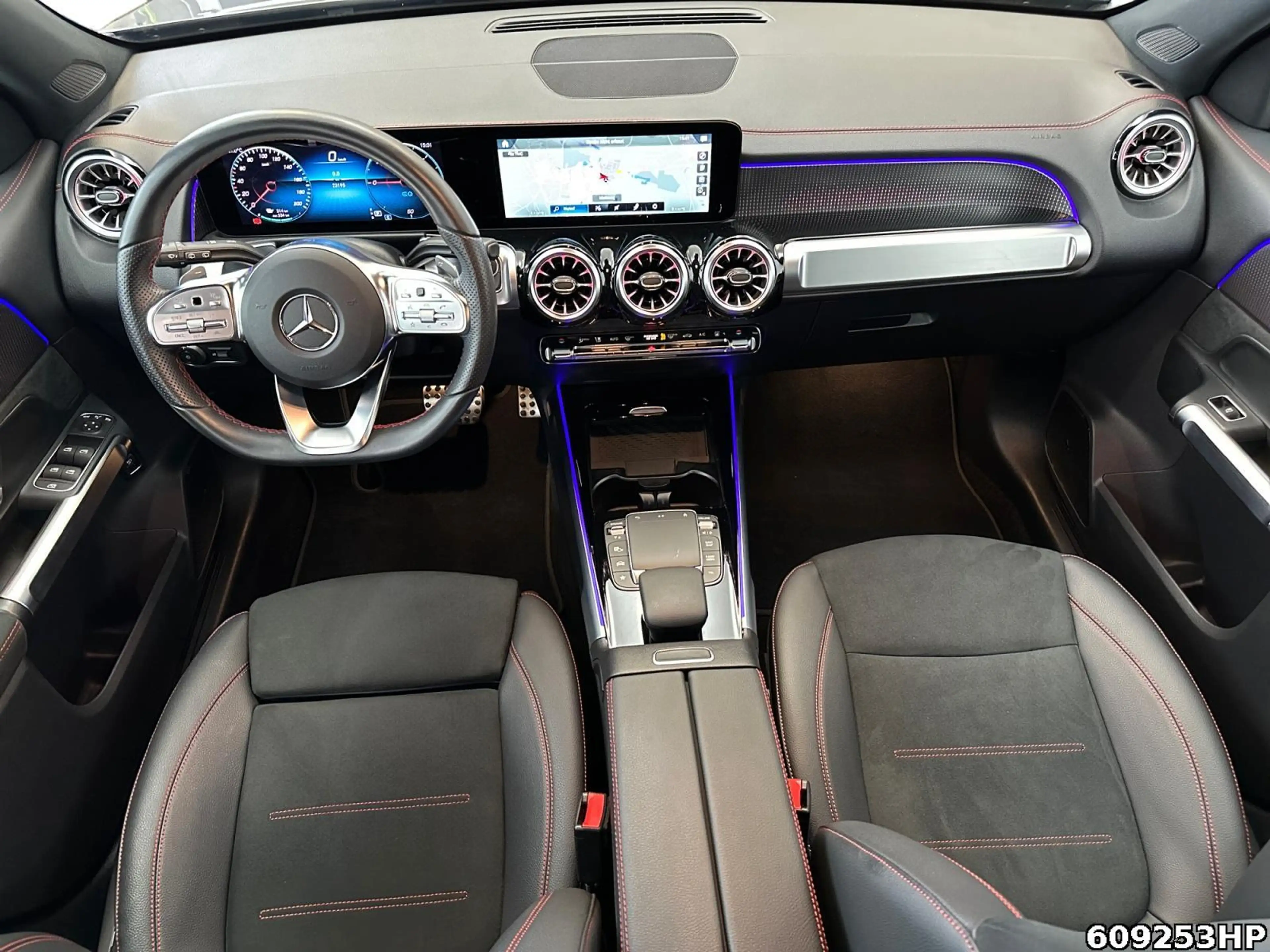 Mercedes-Benz EQB 350 4M AMG Keyless Kamera Ambiente Easypack — photo 12