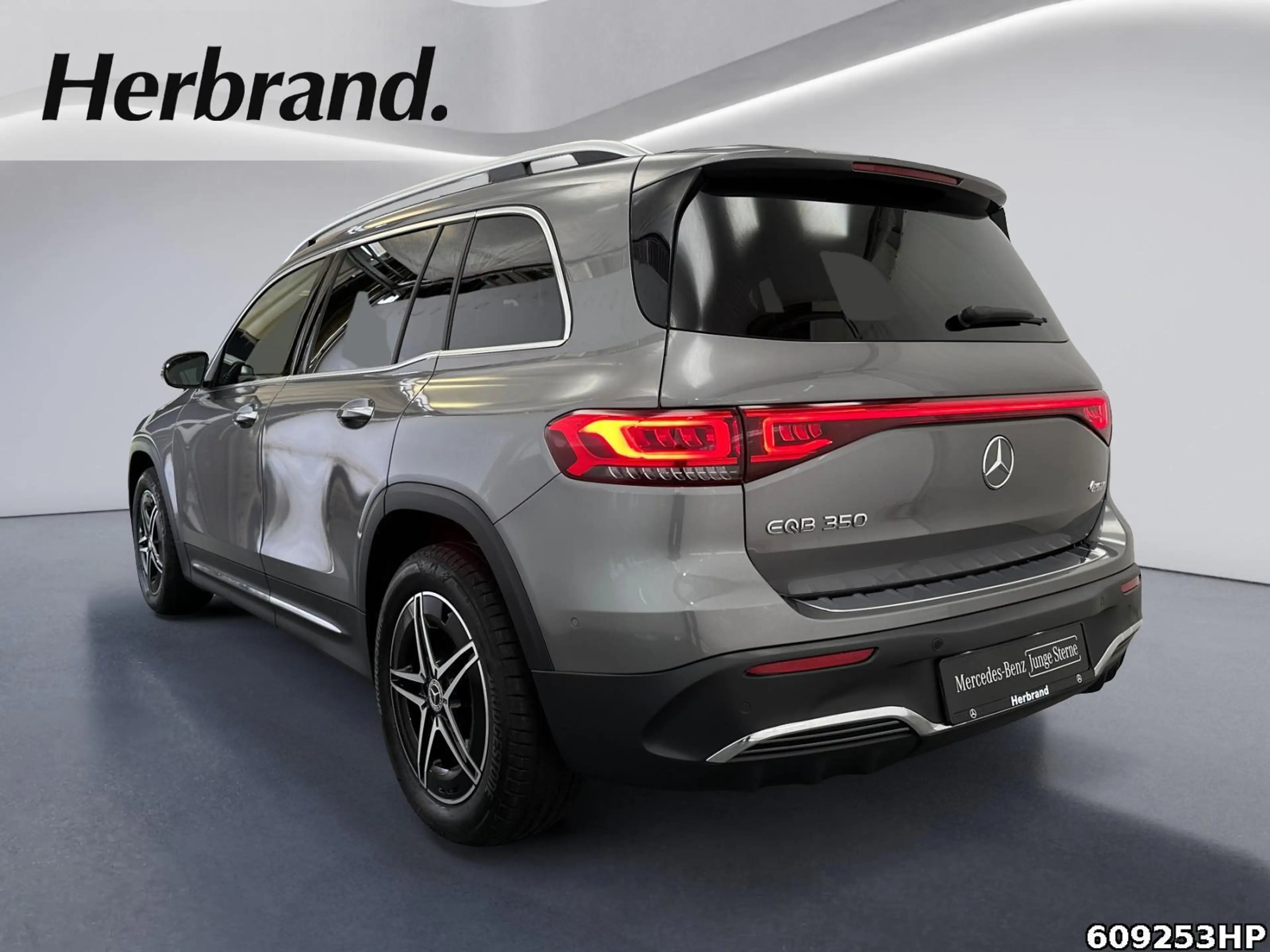 Mercedes-Benz EQB 350 4M AMG Keyless Kamera Ambiente Easypack — photo 4