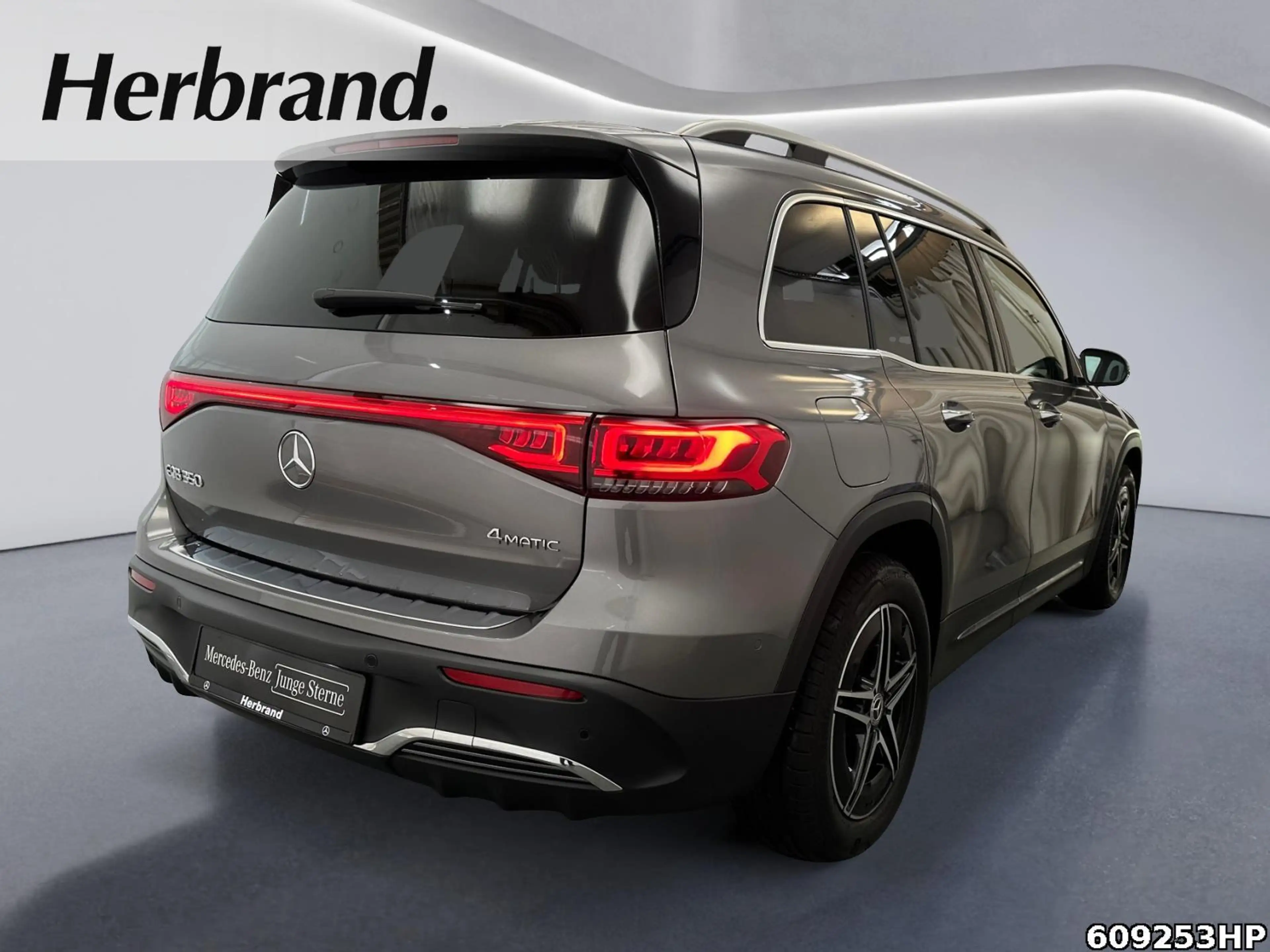 Mercedes-Benz EQB 350 4M AMG Keyless Kamera Ambiente Easypack — photo 3