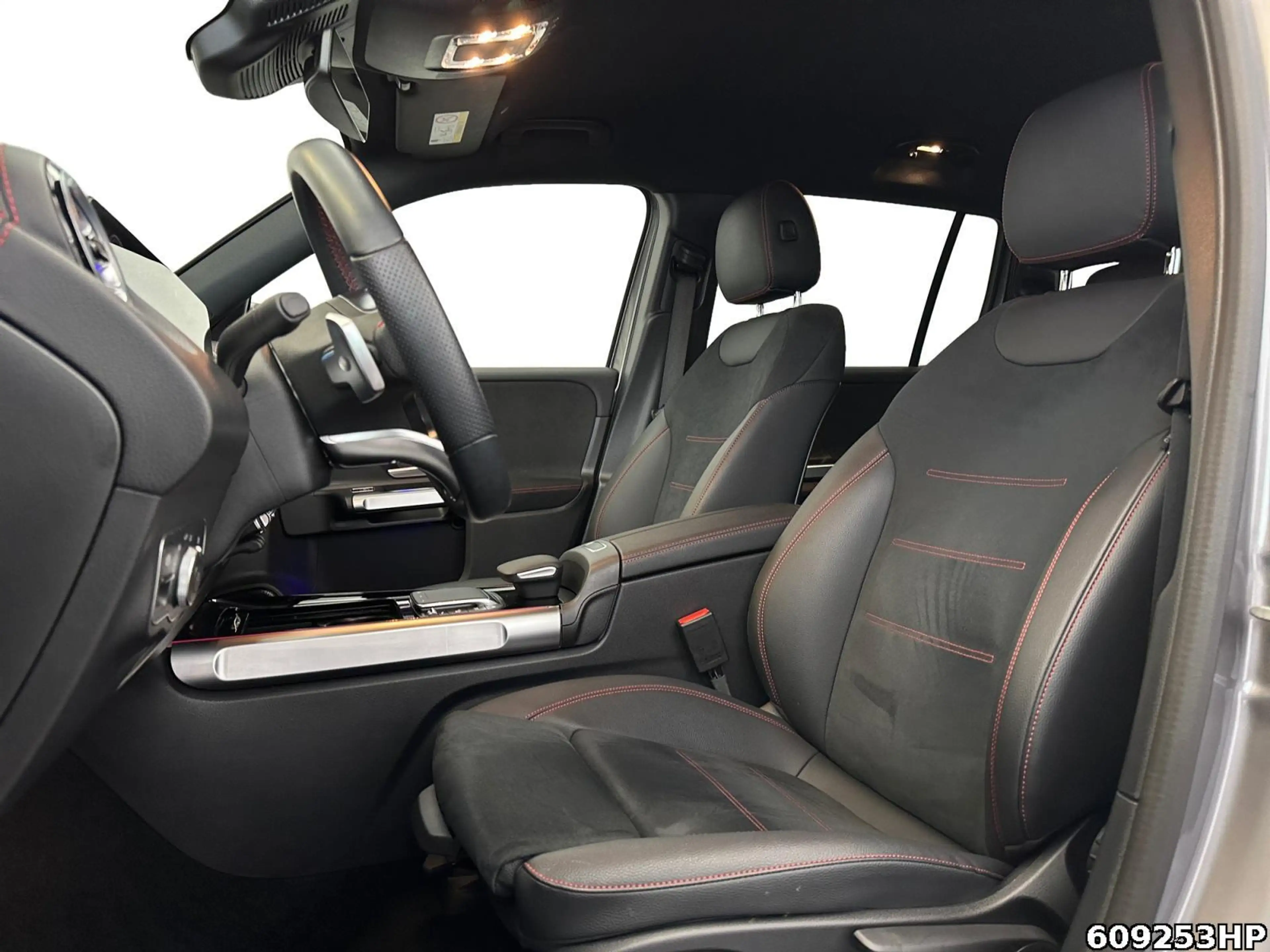 Mercedes-Benz EQB 350 4M AMG Keyless Kamera Ambiente Easypack — photo 10