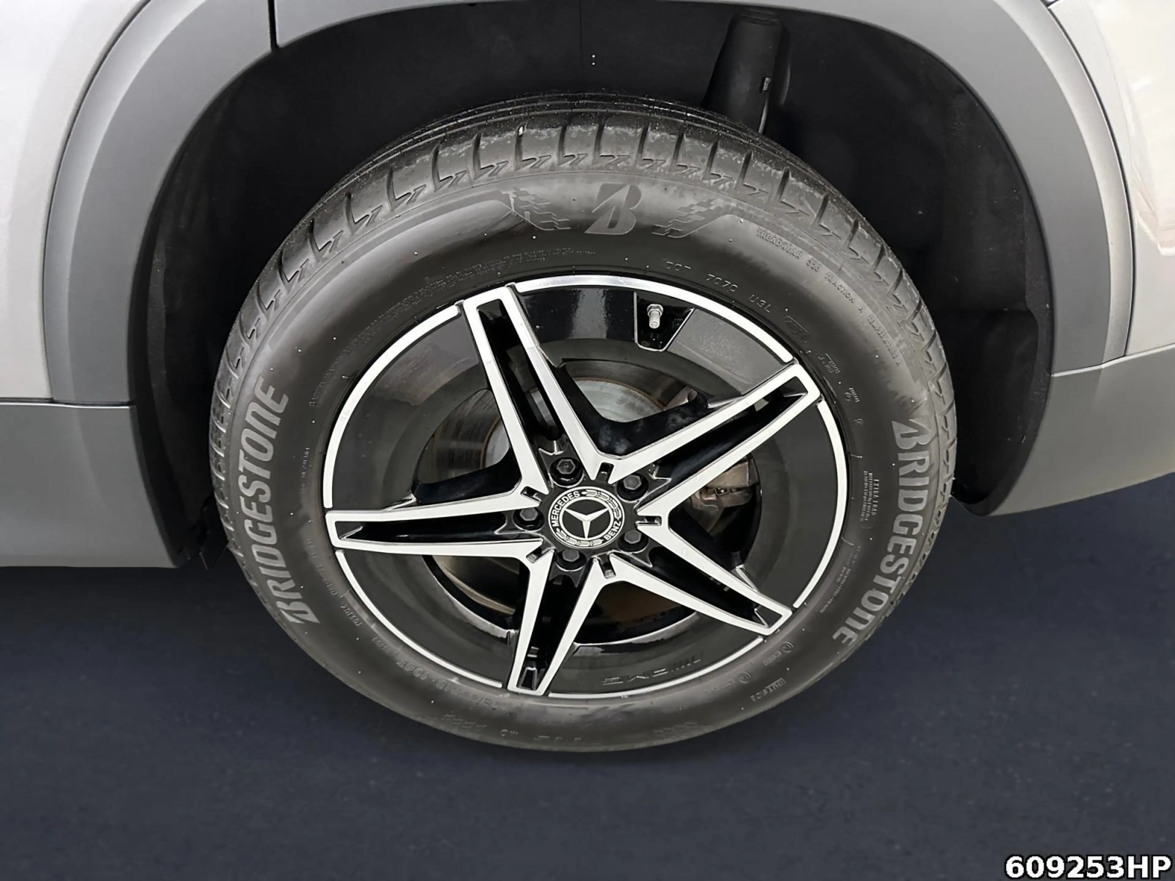 Mercedes-Benz EQB 350 4M AMG Keyless Kamera Ambiente Easypack — photo 5