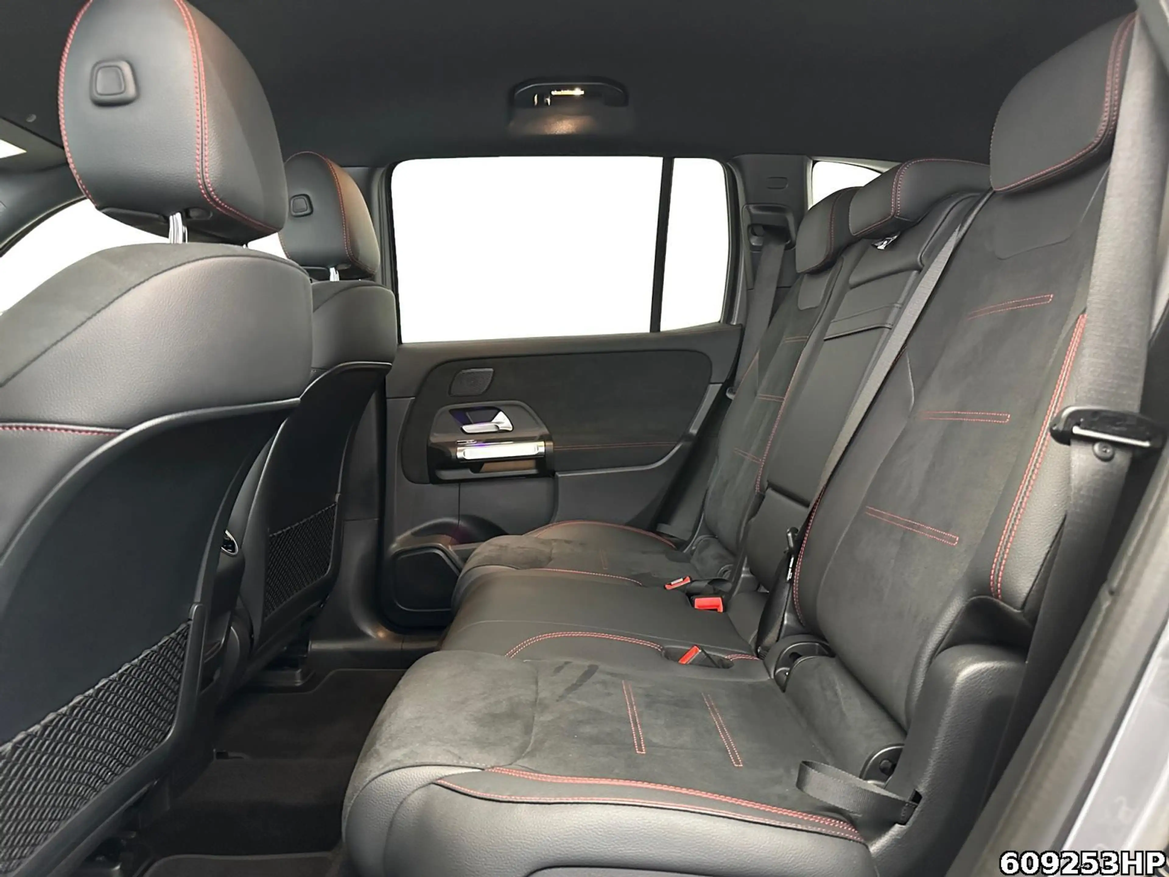 Mercedes-Benz EQB 350 4M AMG Keyless Kamera Ambiente Easypack — photo 11