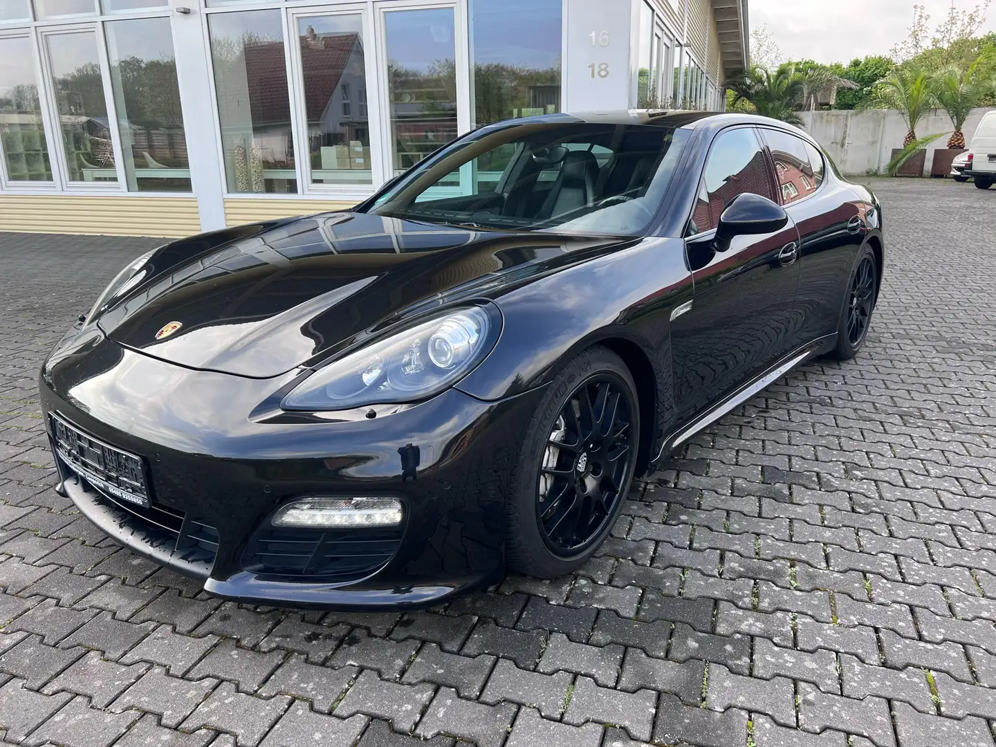 Porsche Panamera 4 S Schwarz - 2