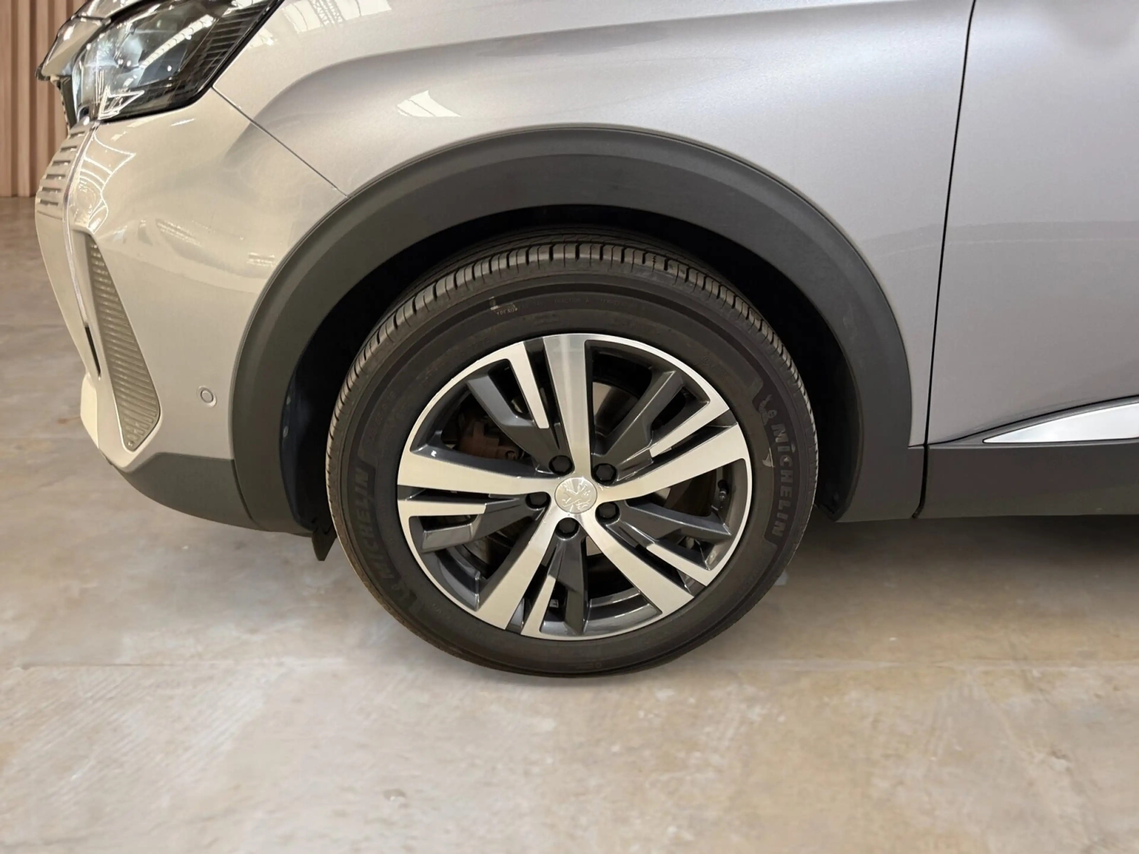 Peugeot 5008 Allure 1.2 PureTech EAT8 ** Navi/Carplay | Keyl... — photo 11