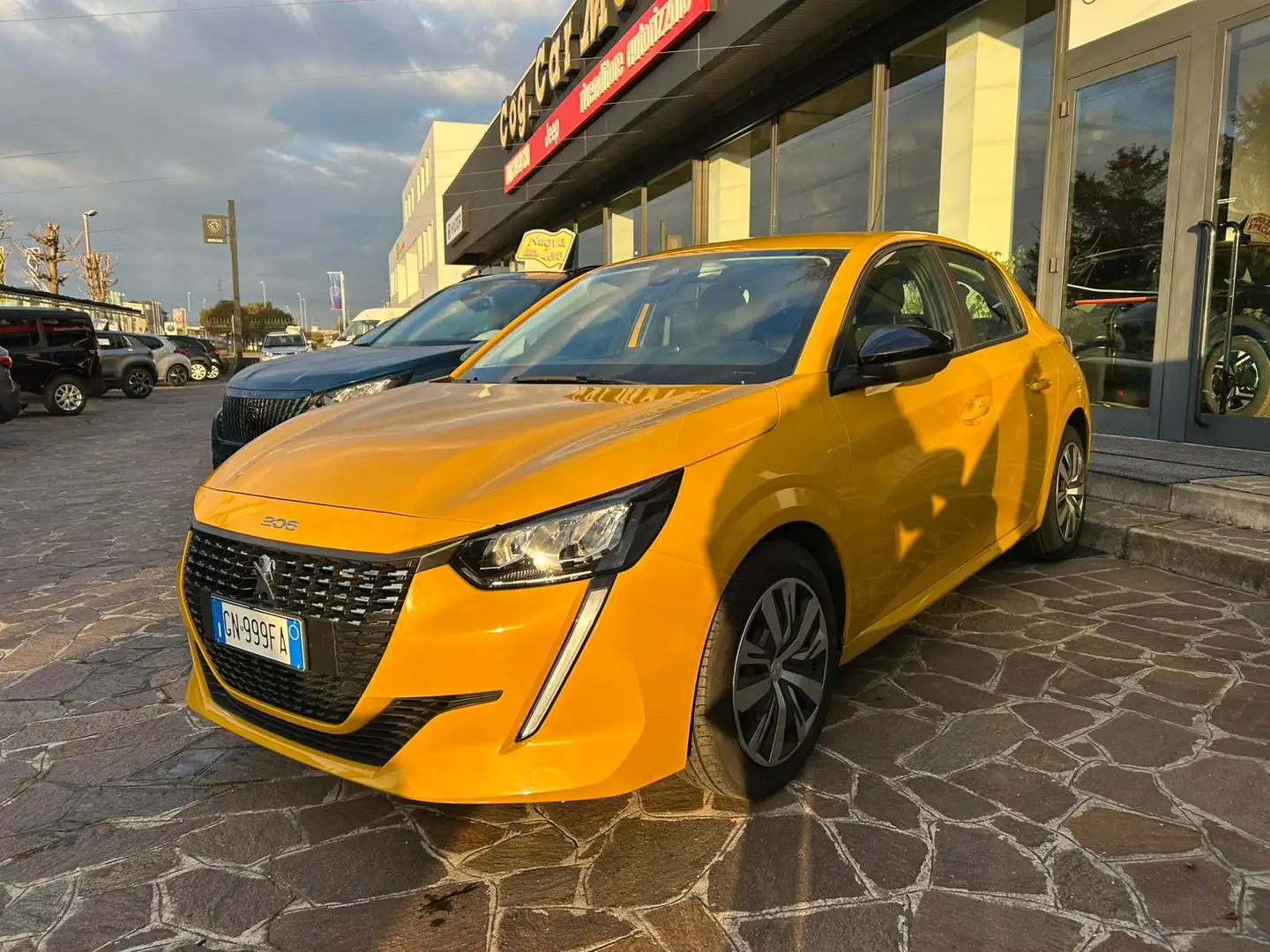 Peugeot 208 208 1.2 puretech Active Pack 75CV Gelb - 1