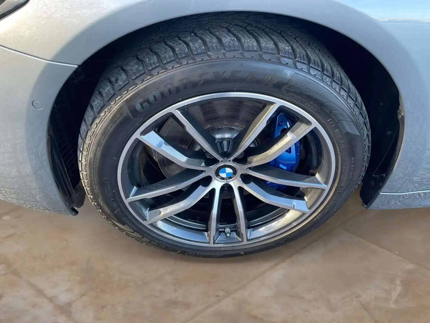 BMW 530 e xDrive Touring M Sport + 2J-BPS.-GARANTIE Grau - 2