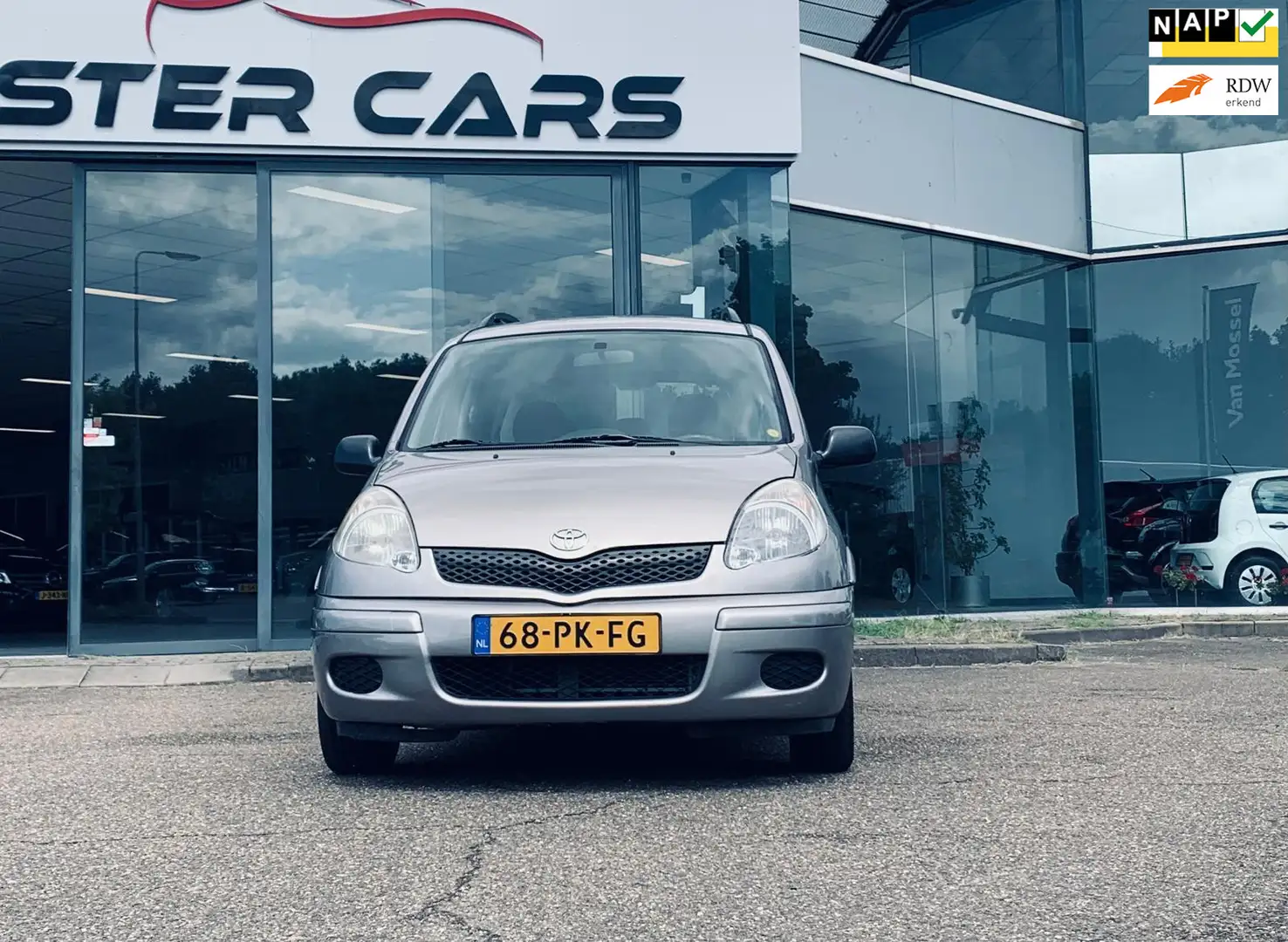 Toyota Yaris Verso 1.3 VVT-i Sol, Automaat, Airco, Elektrische Grijs - 1