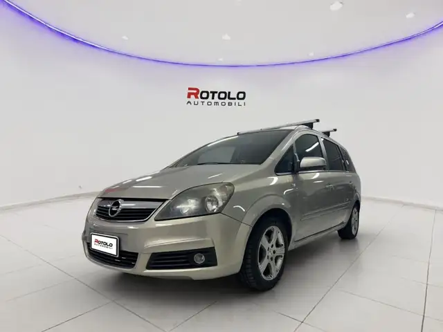 Opel Zafira 1.8 16V VVT Cosmo