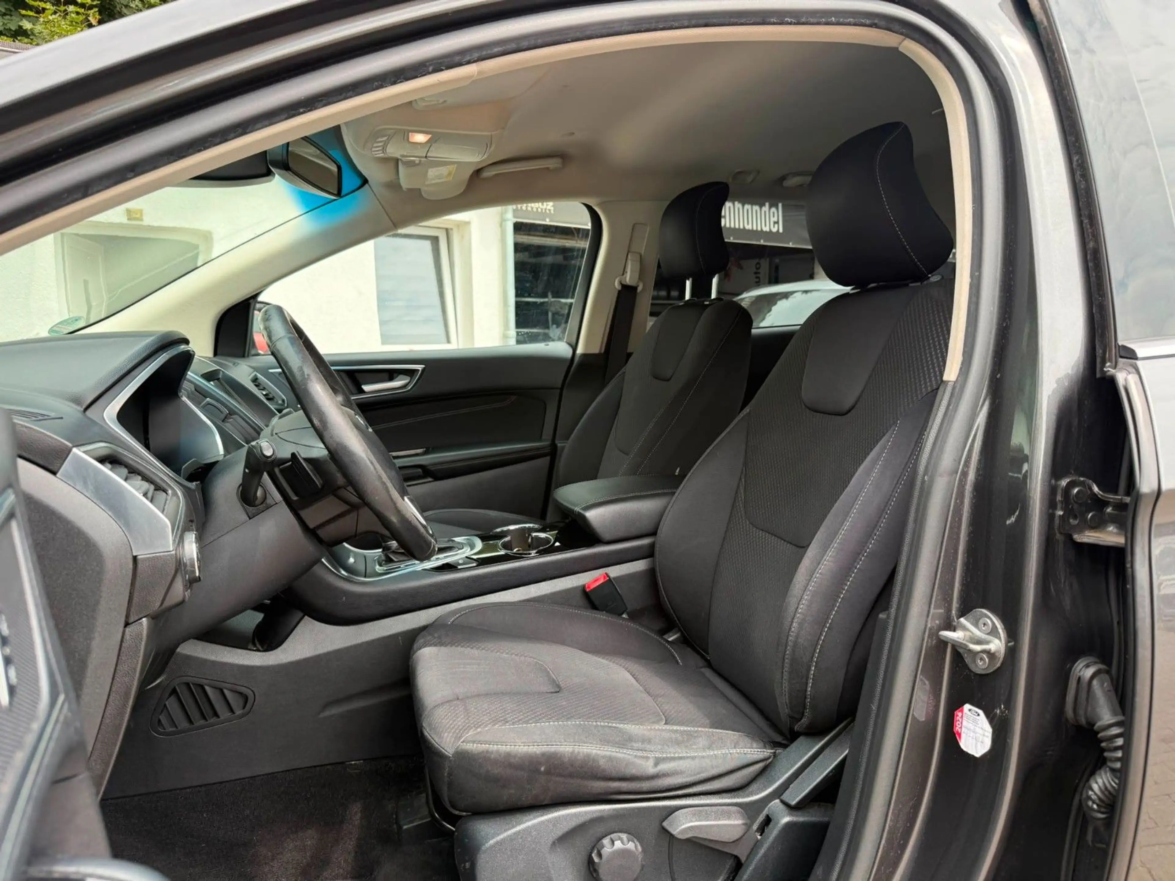 Ford Edge Titanium 4x4*Keyless*8Fach*Navi*Szhz — photo 12