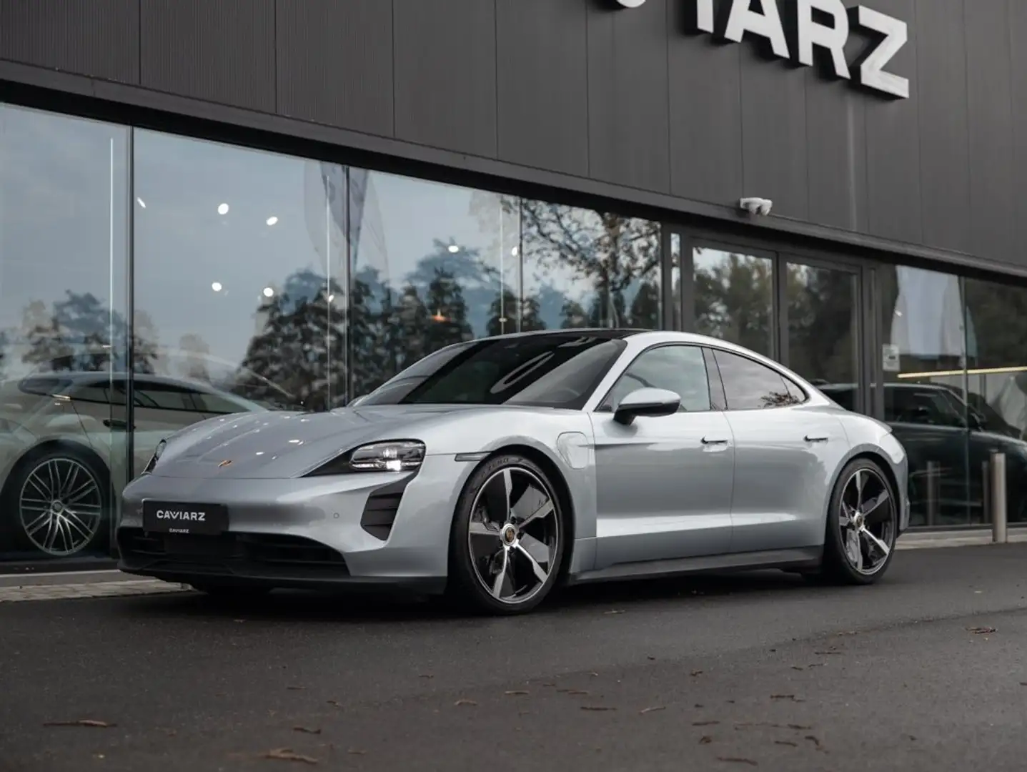 Porsche Taycan PERF.BAT+/SPORTDESIGN/21"/AIR/PDLS+/CHRON/PANO/18W Silber - 1